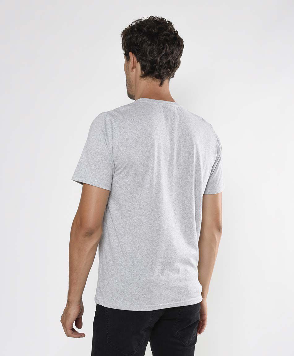 Polera hombre texto en pecho