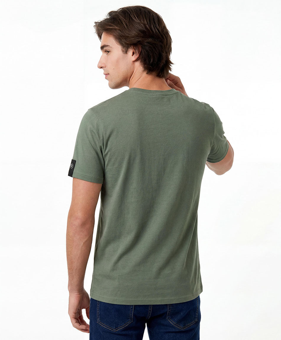 Polera hombre parche manga lisa