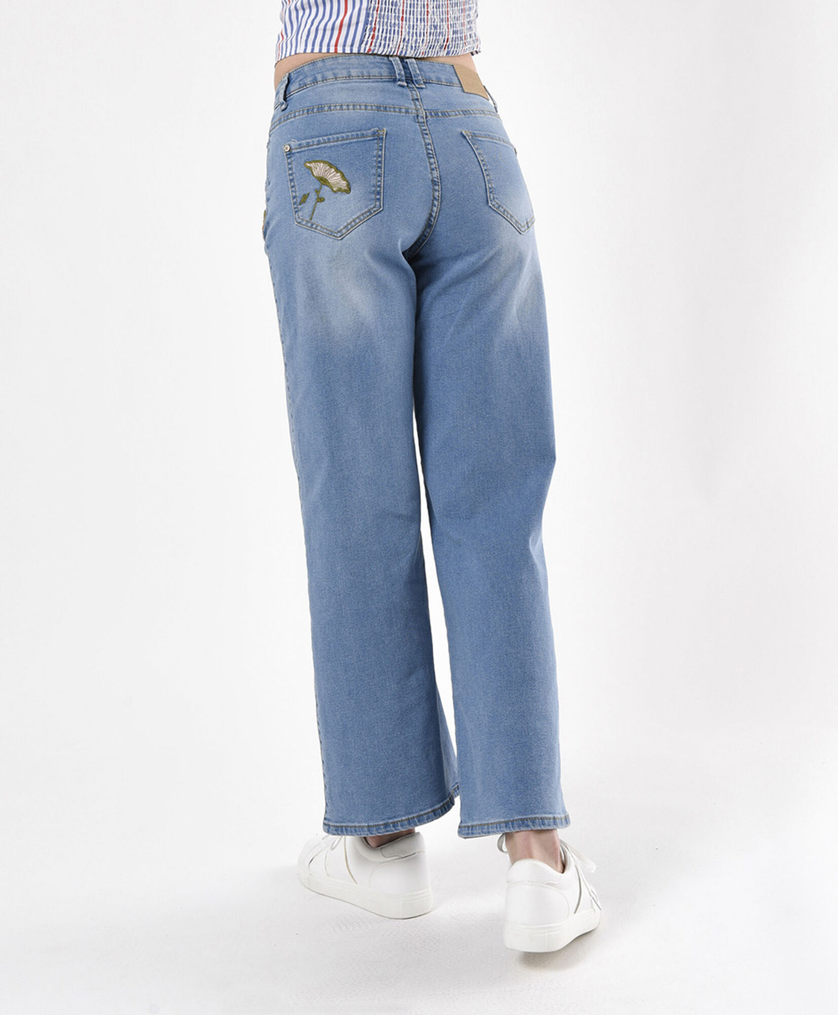 Jeans mujer bordado wide Jeans mujer bordado wide