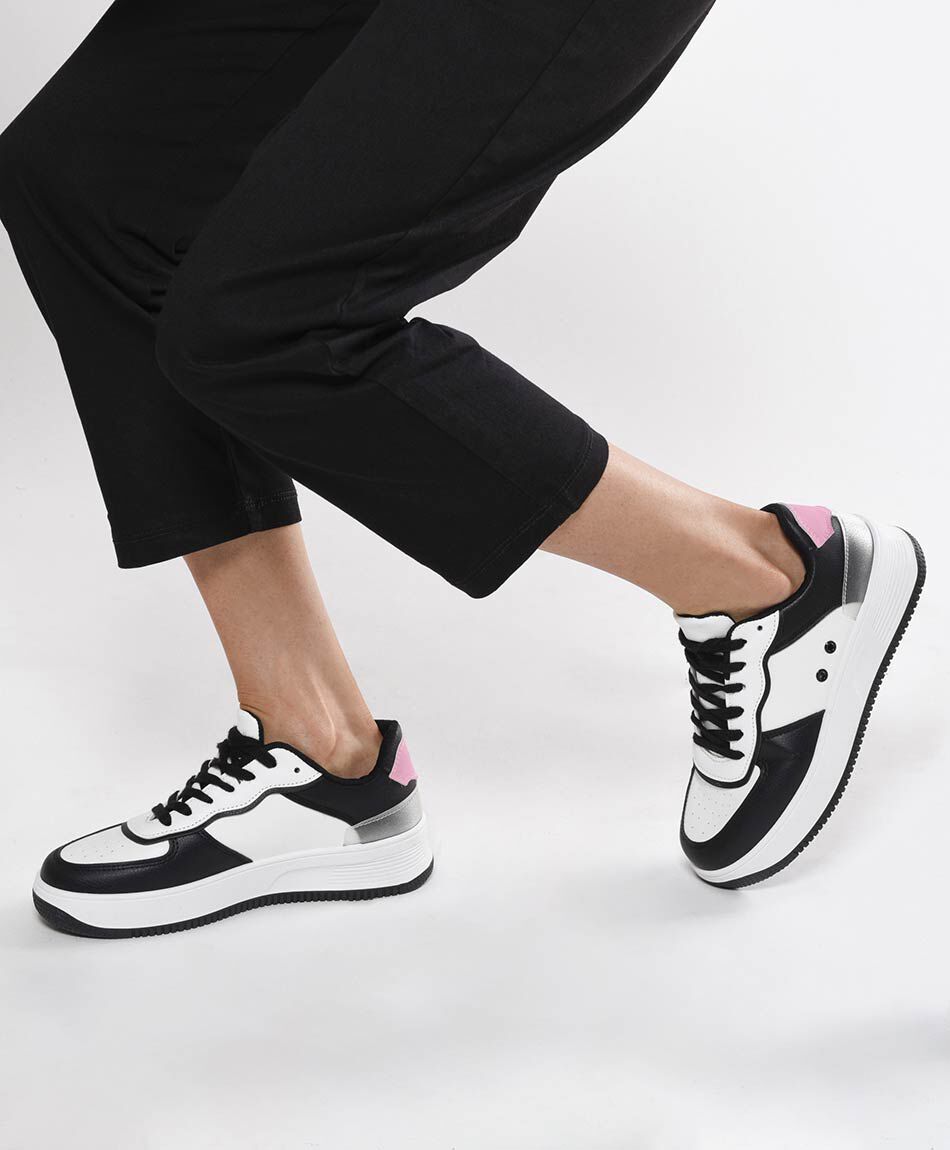 Zapatilla mujer bicolor puntos calados