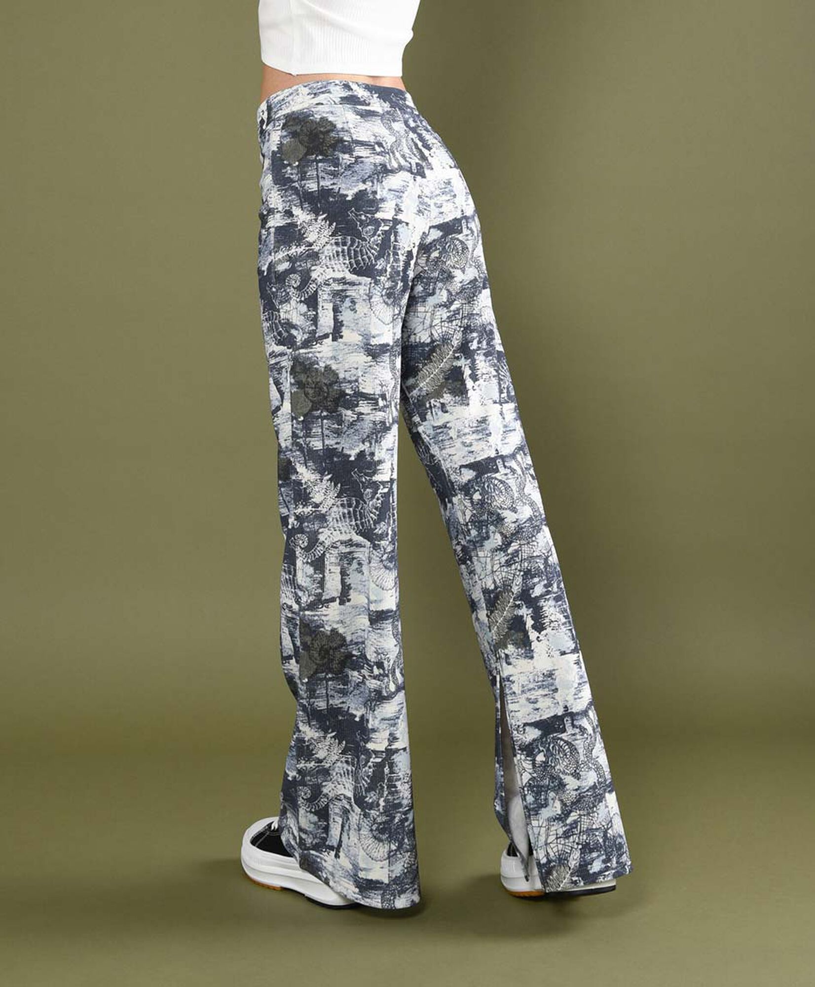 Pantalón mujer tiro alto flare estampado Pantalón mujer tiro alto flare estampado