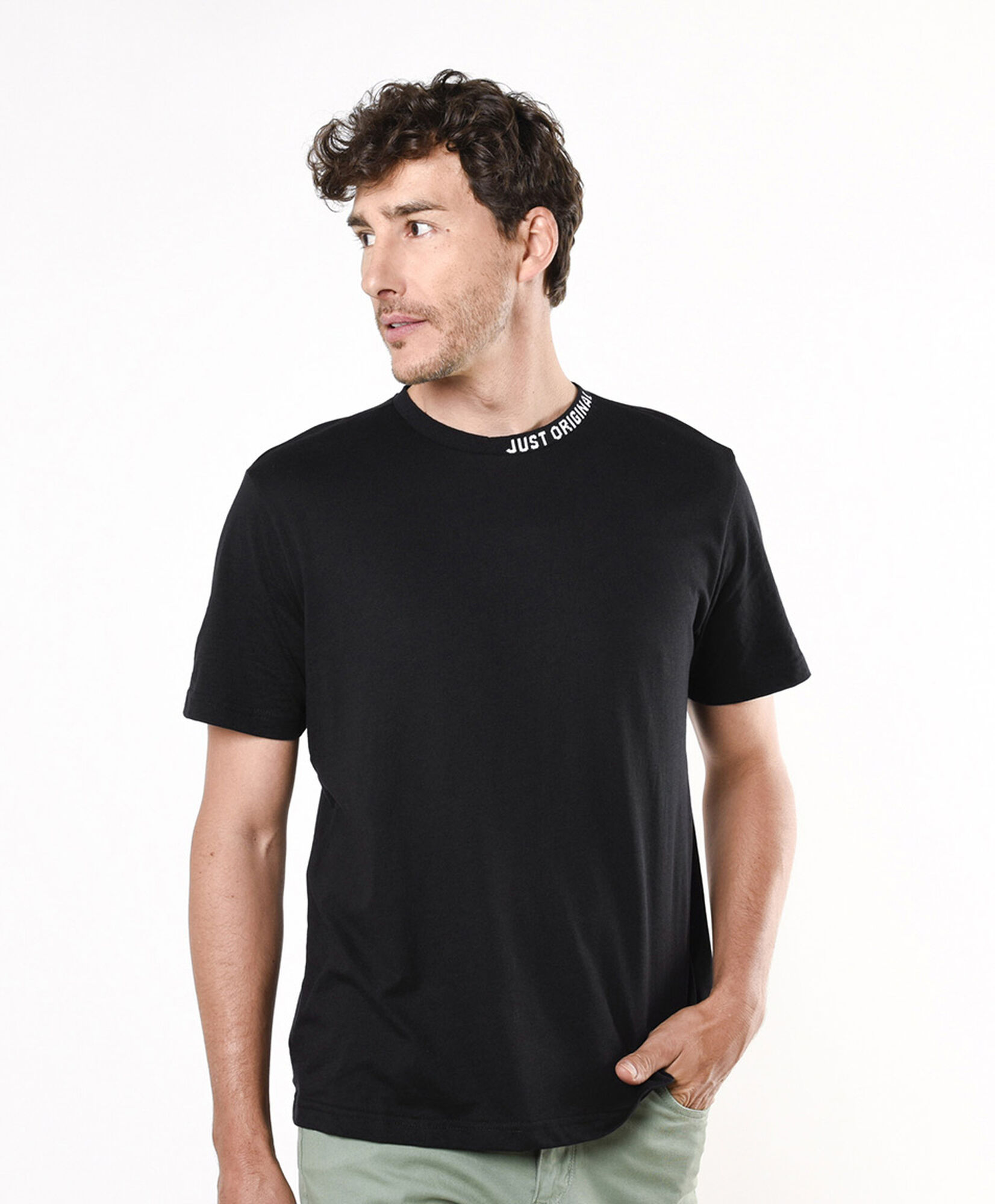 Polera hombre texto cuello Polera hombre texto cuello