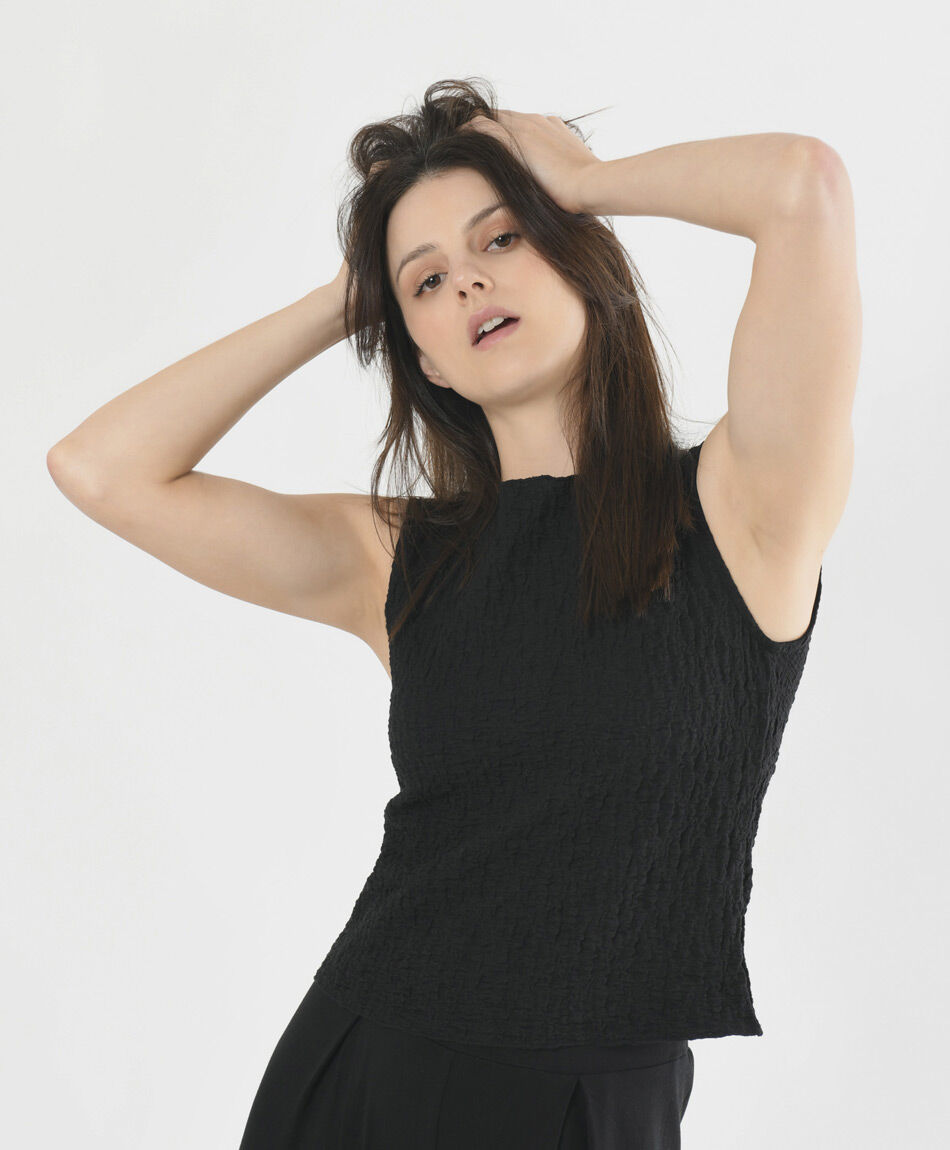 Polera mujer texturizada ajustada