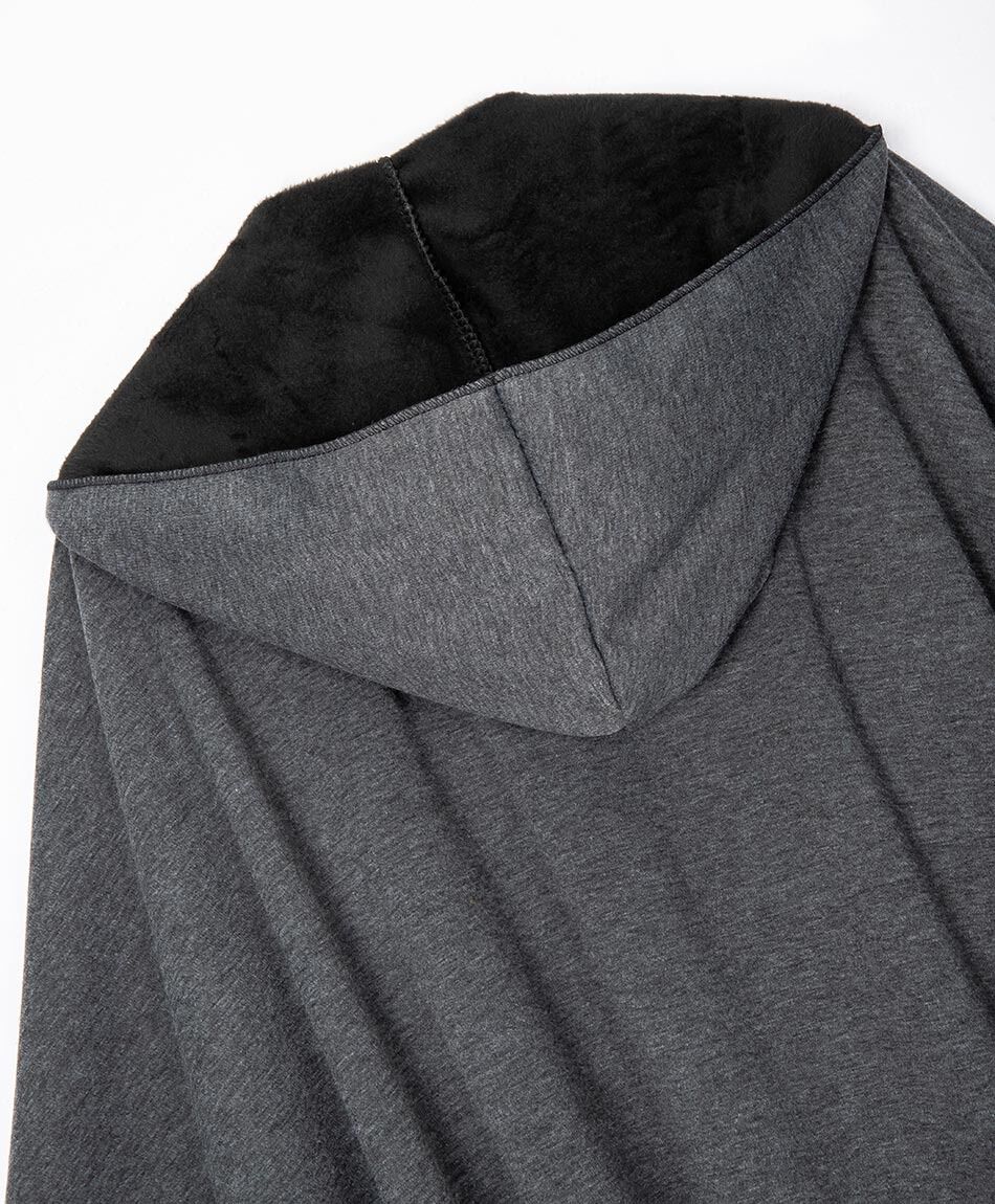 Poncho mujer pompones