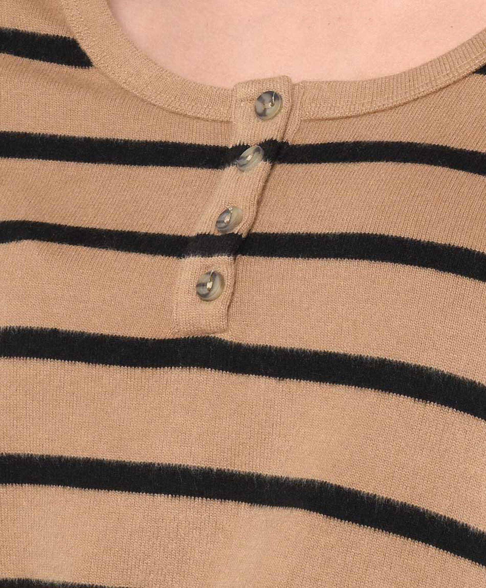 Tejido mujer líneas botones bicolor Tejido mujer líneas botones bicolor