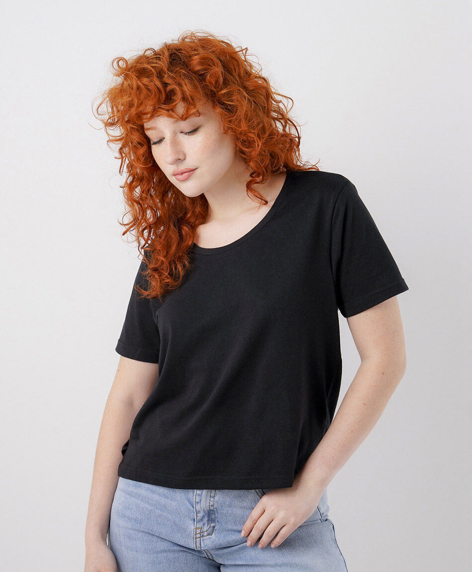 Polera mujer cl&aacute;sica negra