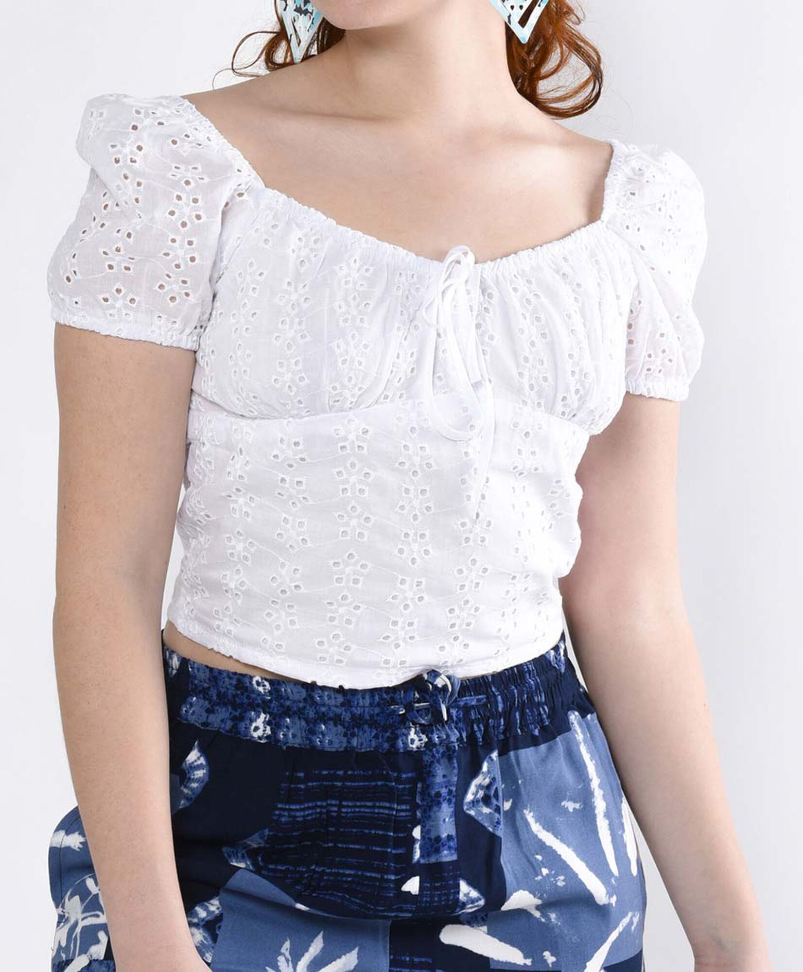 Blusa crop ajustada manga corta Blusa crop ajustada manga corta