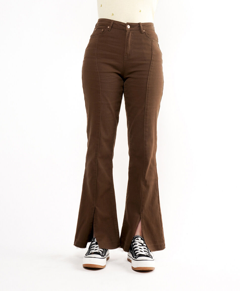 Jeans mujer caf&eacute; basta abierta flare