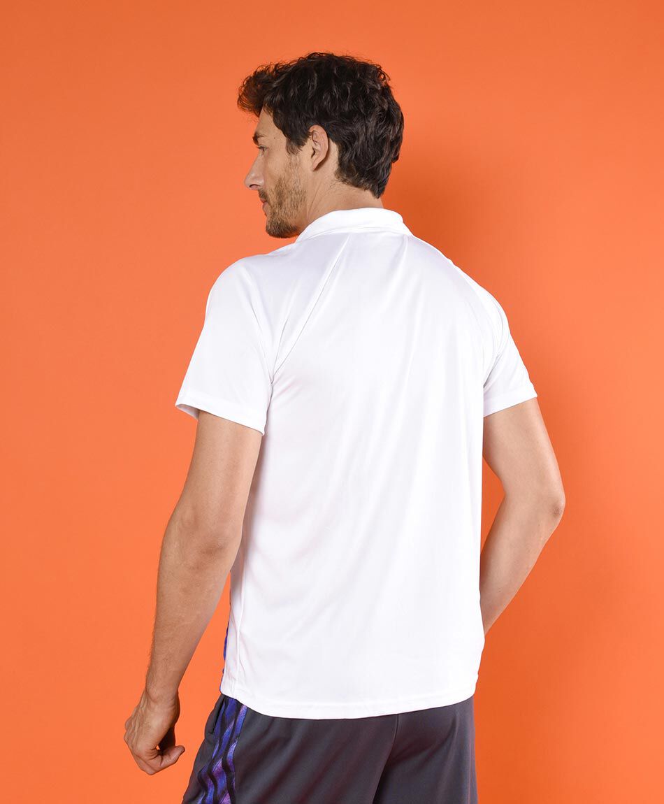 Polera deportiva manga corta cuello piqu&eacute;