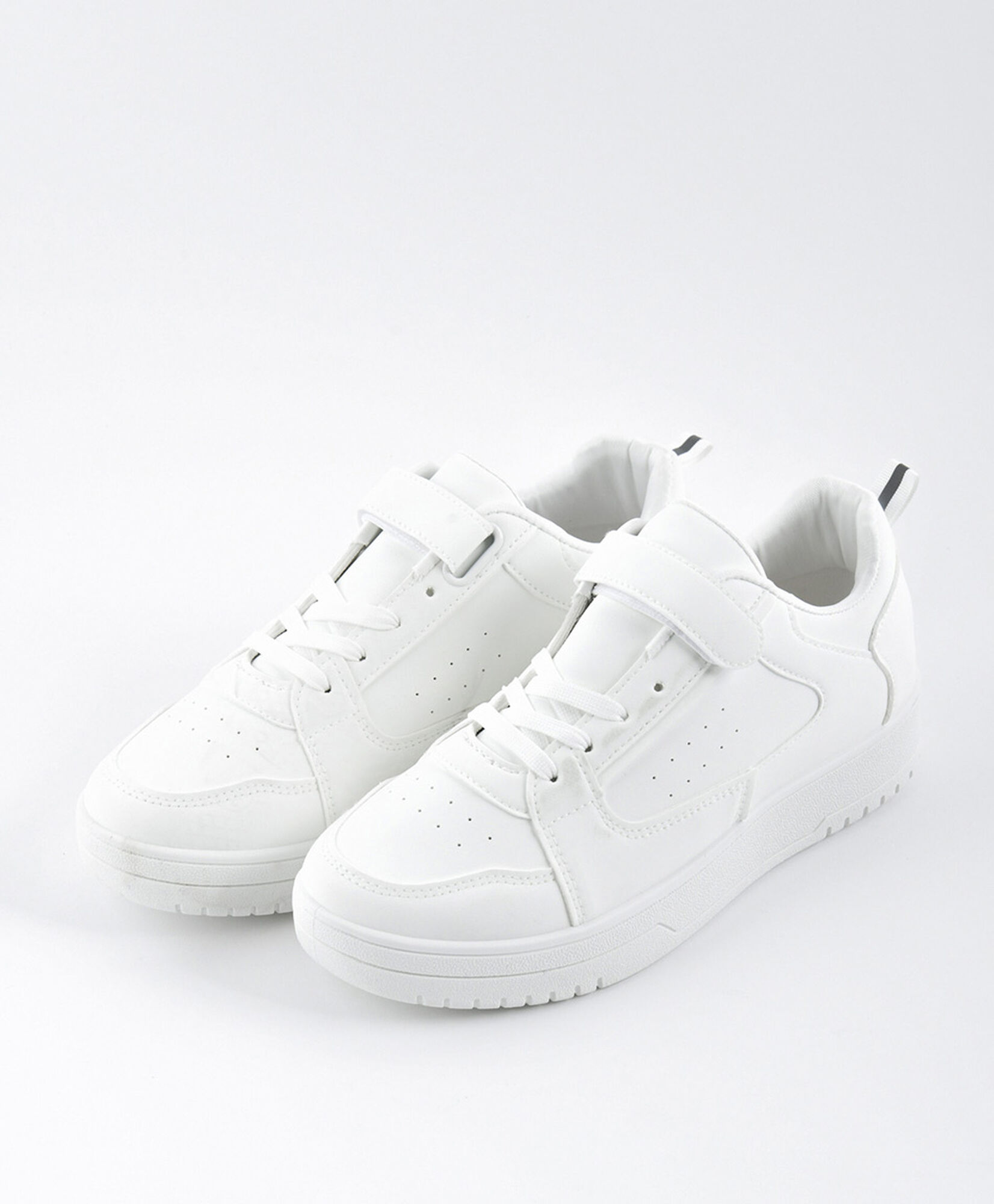 Zapatilla mujer velcro Zapatilla mujer velcro