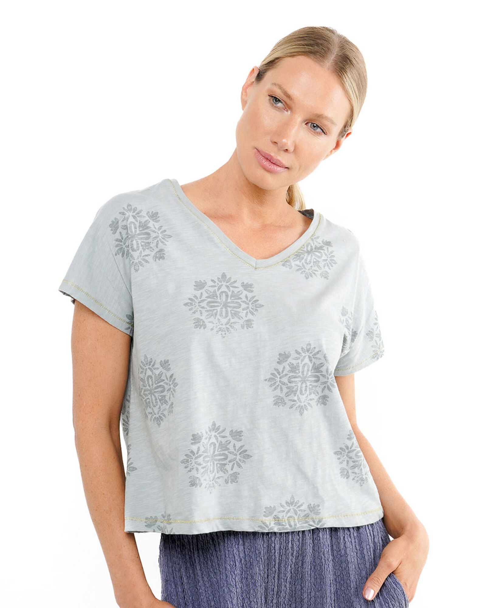 Polera mujer diseño florcitas gold Polera mujer diseño florcitas gold