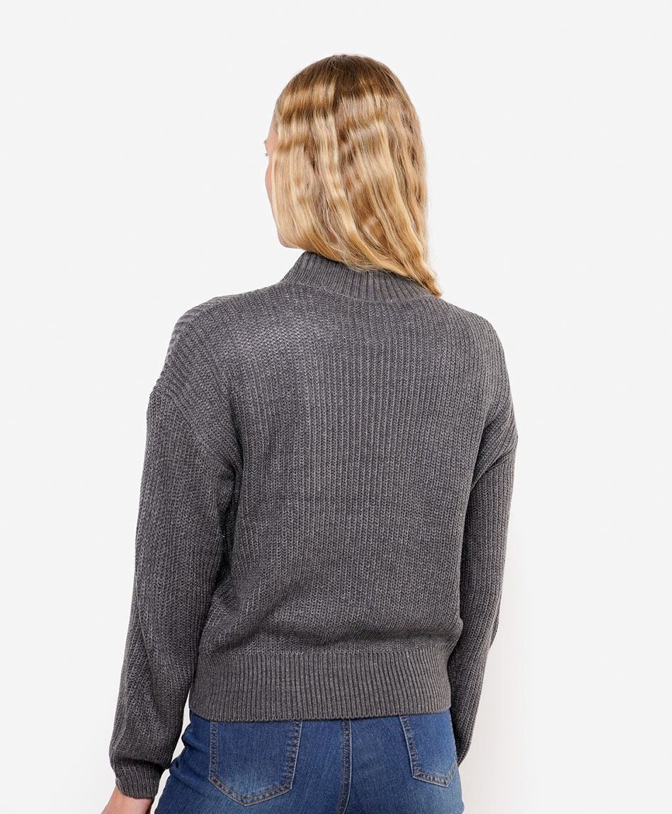 Sweater mujer cuello con tachas