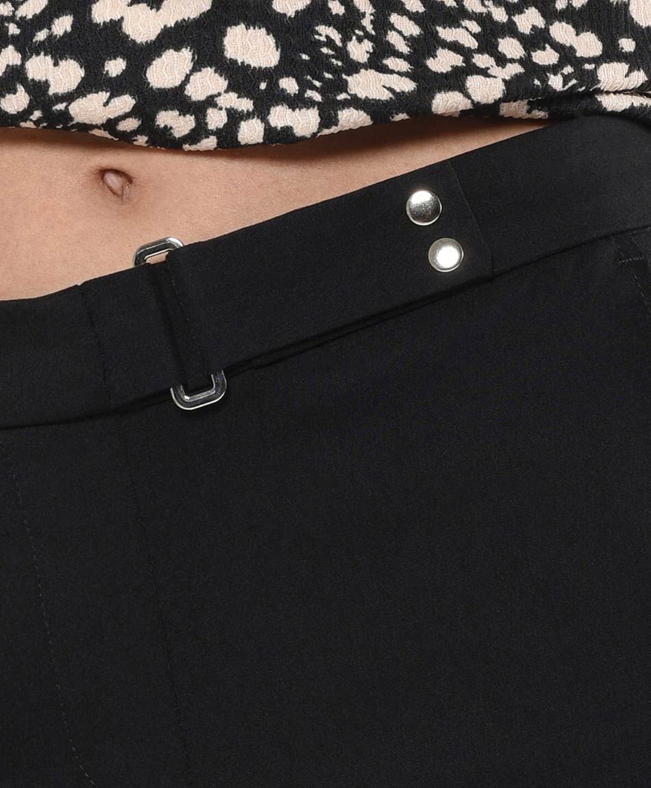 Pantal&oacute;n mujer liso cintur&oacute;n con broches