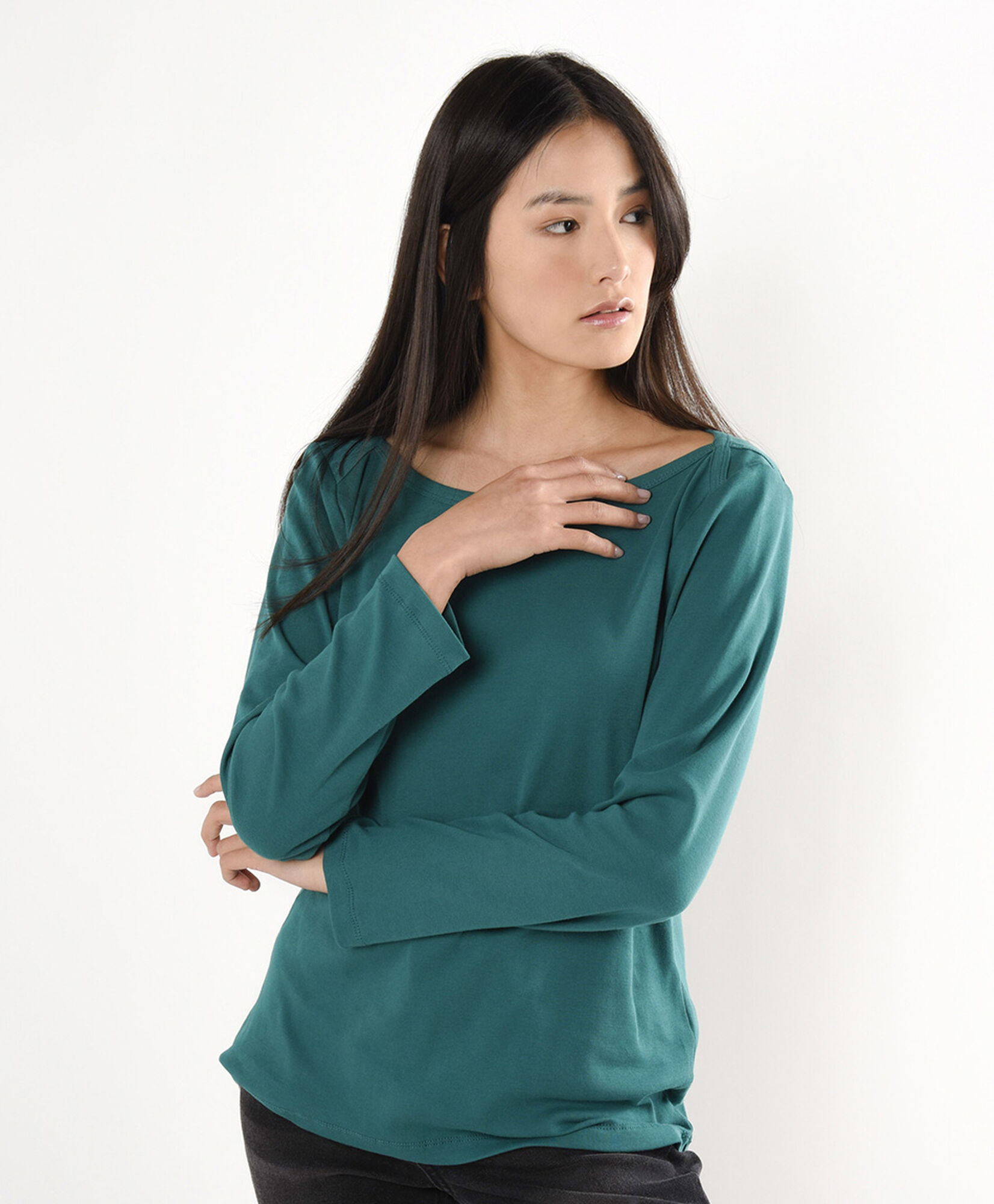 Polera mujer cuello ancho lisa verde Polera mujer cuello ancho lisa verde