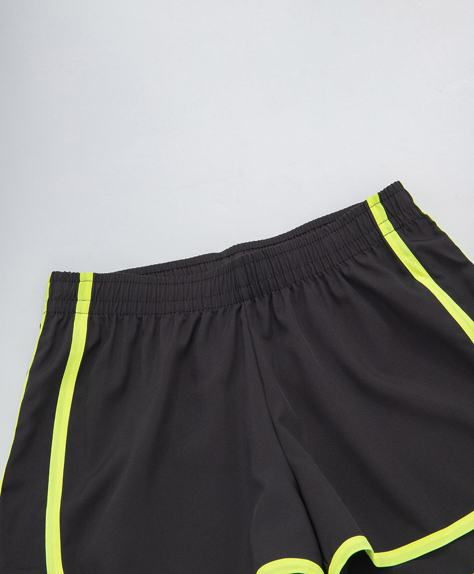 Short deportivo mujer l&iacute;nea verde