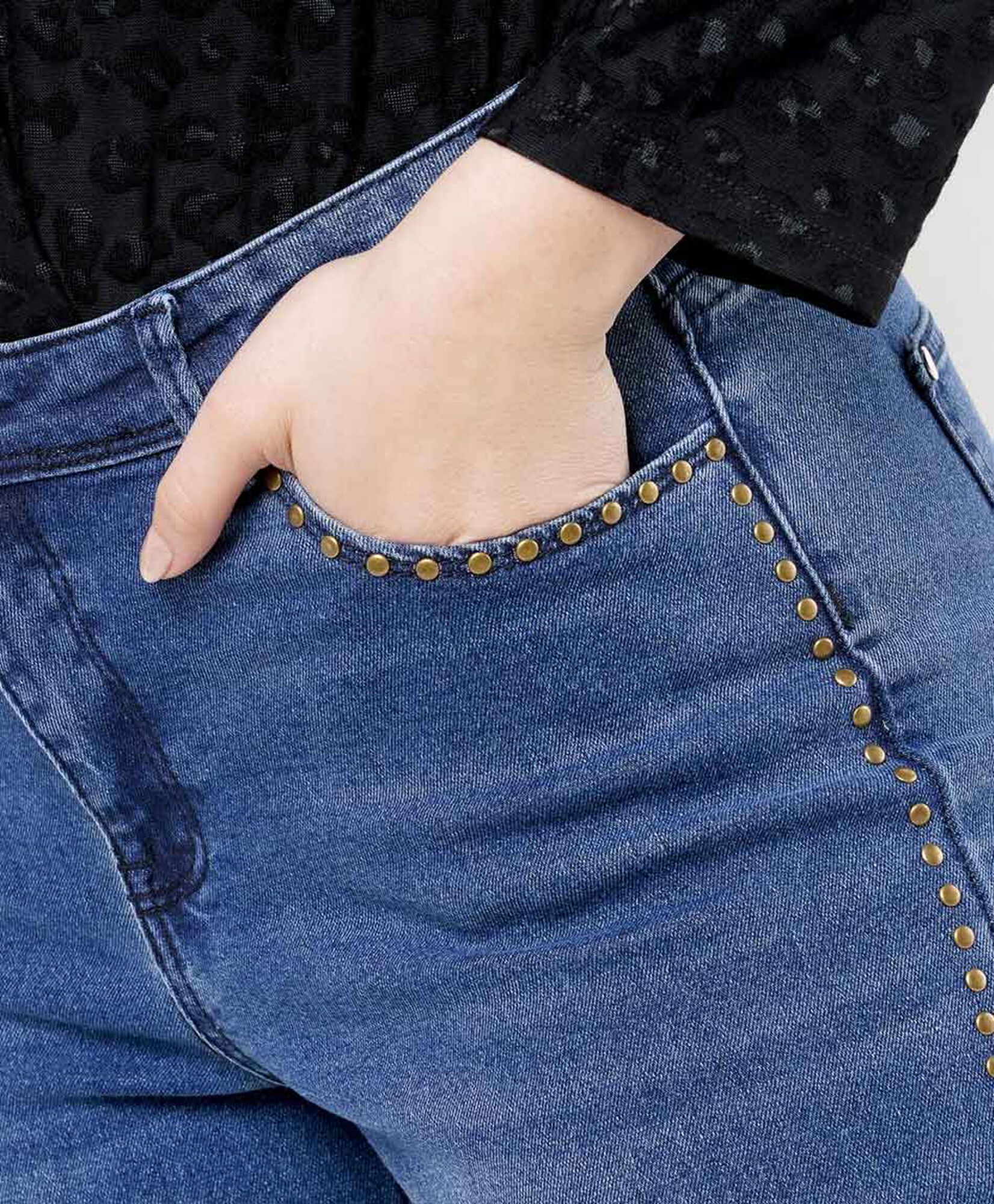 Jeans mujer tachas flare Jeans mujer tachas flare