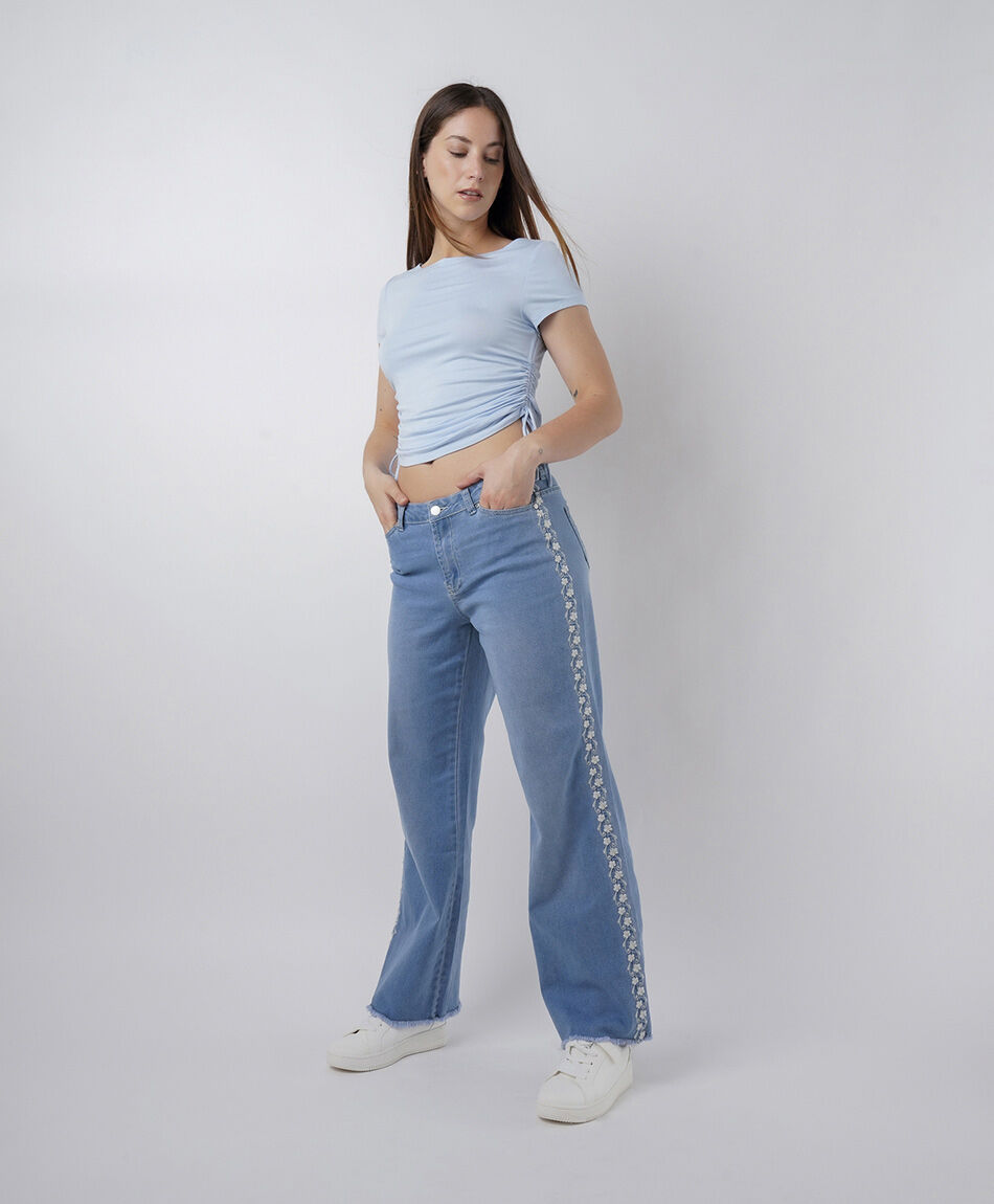 Jeans mujer straight bordado lateral