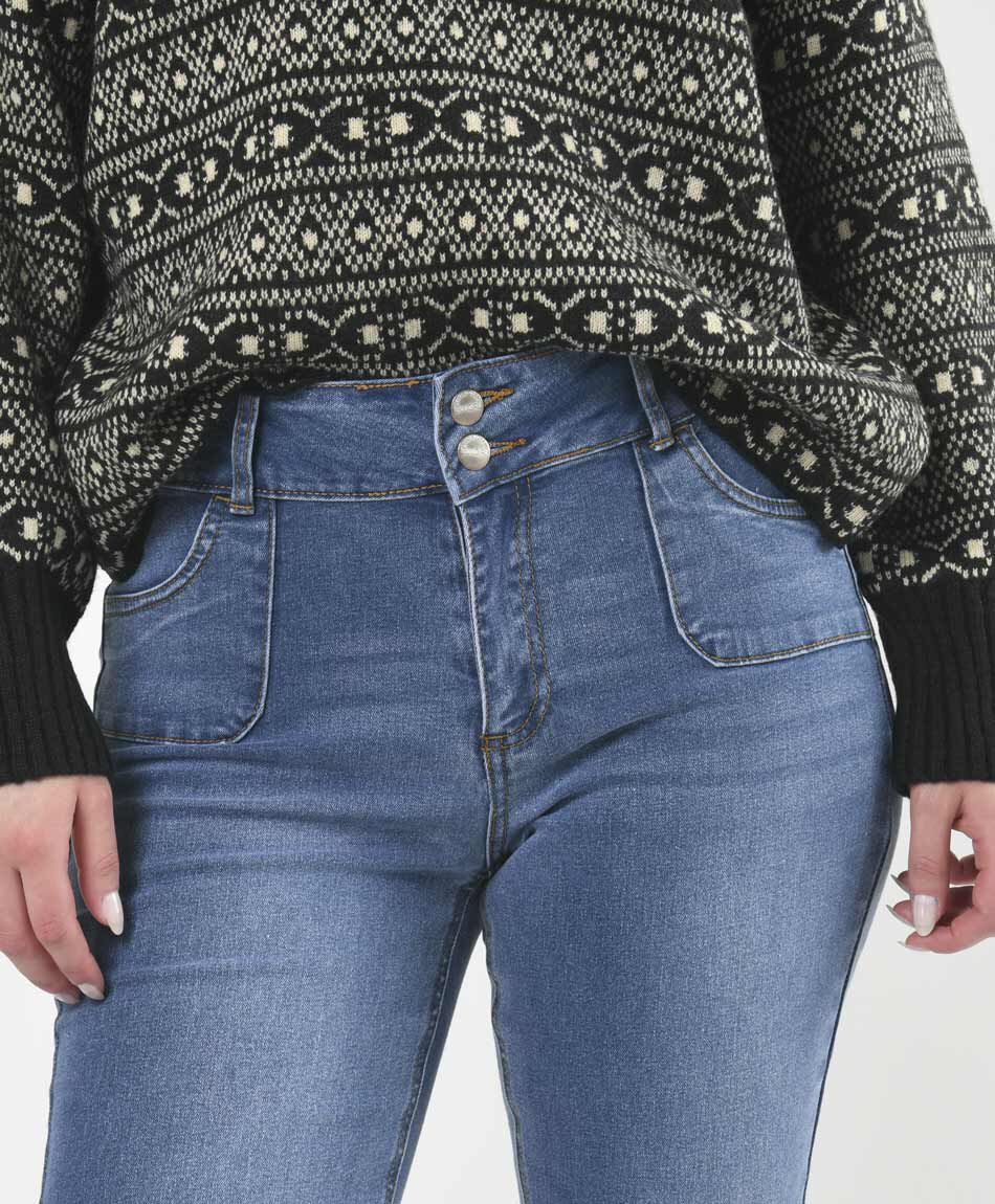 Jeans mujer bolsillos cuadrados flare