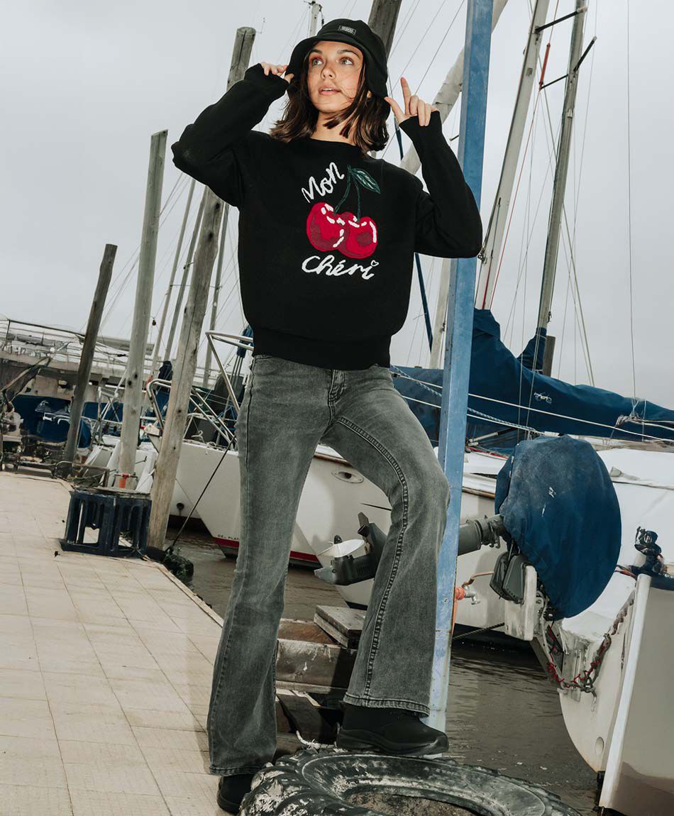Jeans mujer flare bolsillo bordado