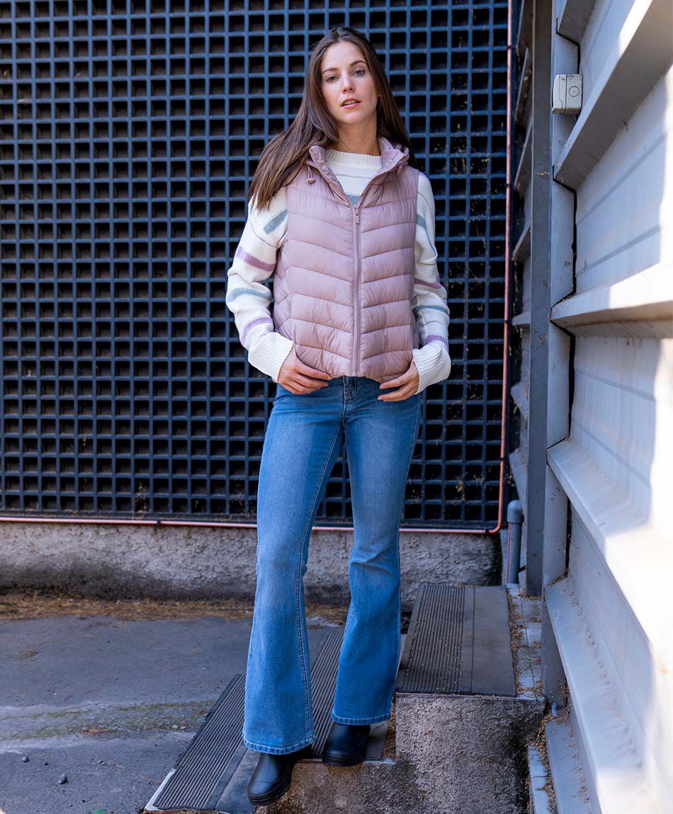 Jeans mujer flare bolsillo bordado