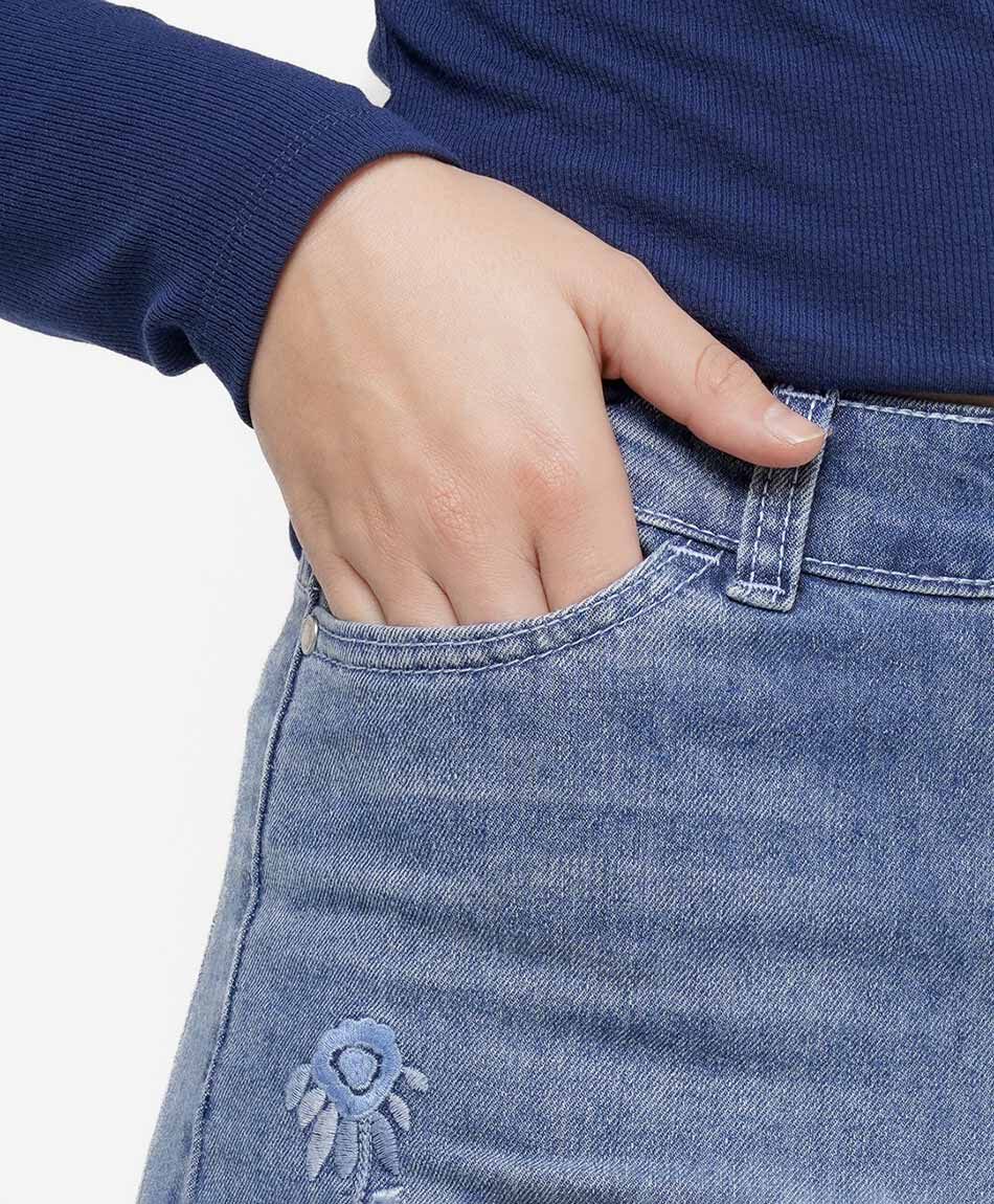 Jeans mujer straight bordado
