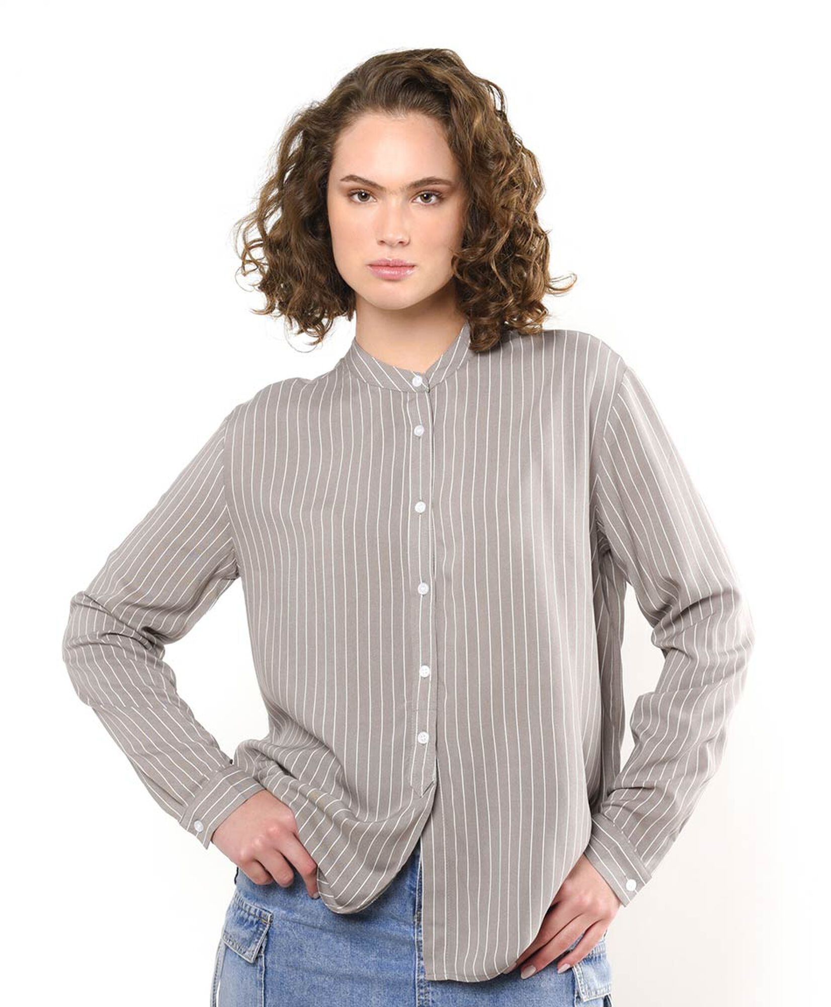 Blusa mujer líneas cuello mao Blusa mujer líneas cuello mao