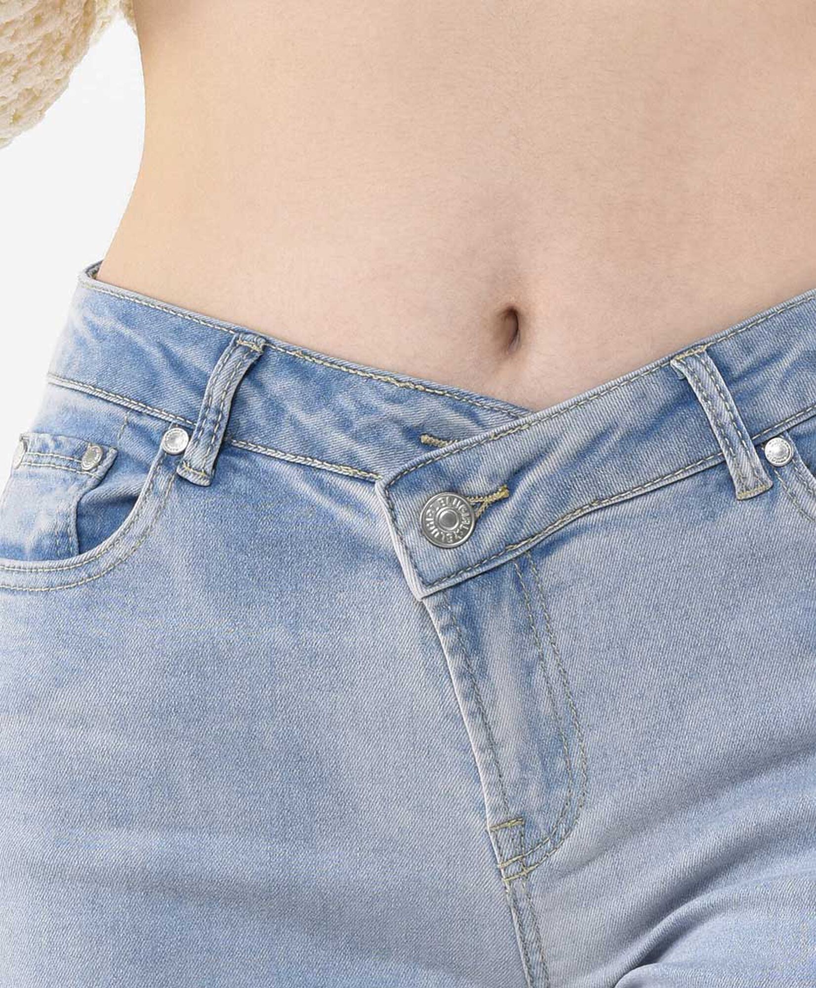 Jeans mujer cruzado tiro alto Jeans mujer cruzado tiro alto