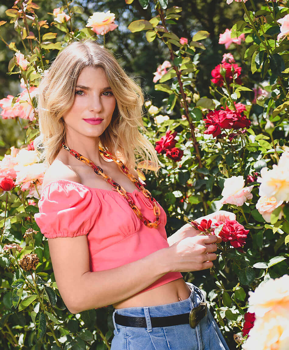 Blusa crop ajustada manga corta