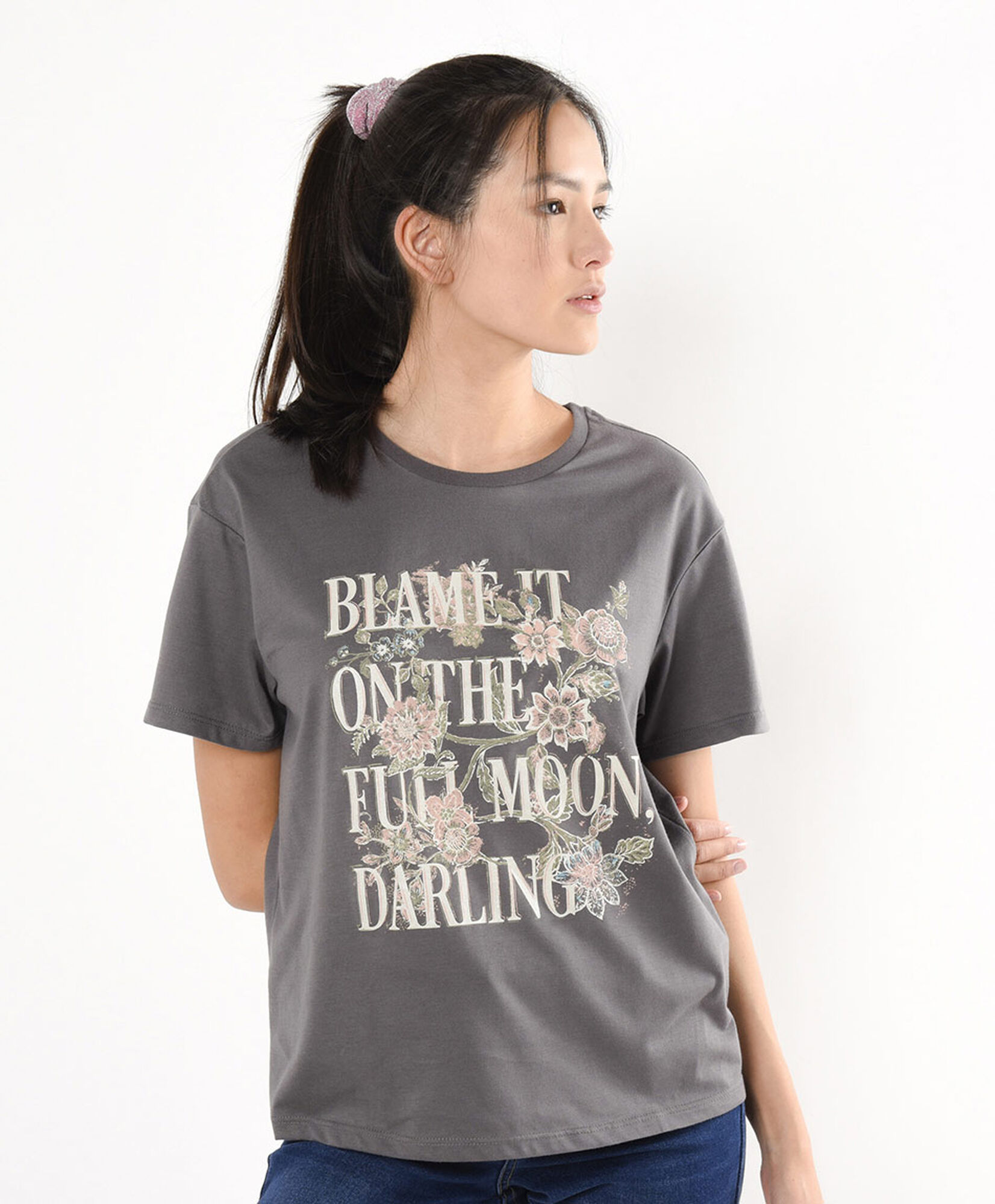 Polera mujer estampado frase floreada Polera mujer estampado frase floreada