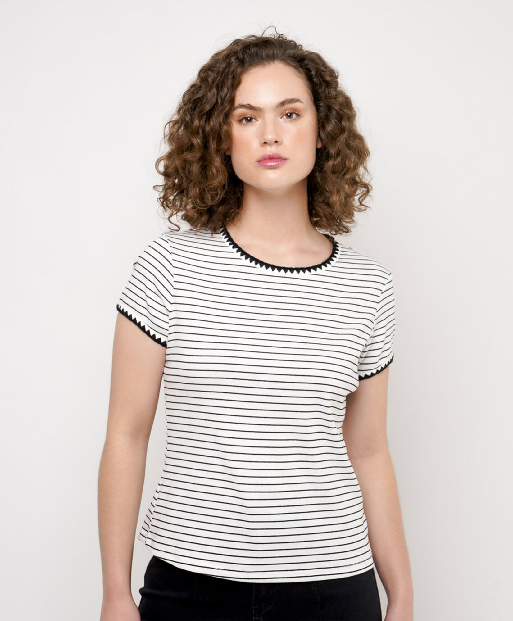 Polera mujer triángulos cuello Polera mujer triángulos cuello