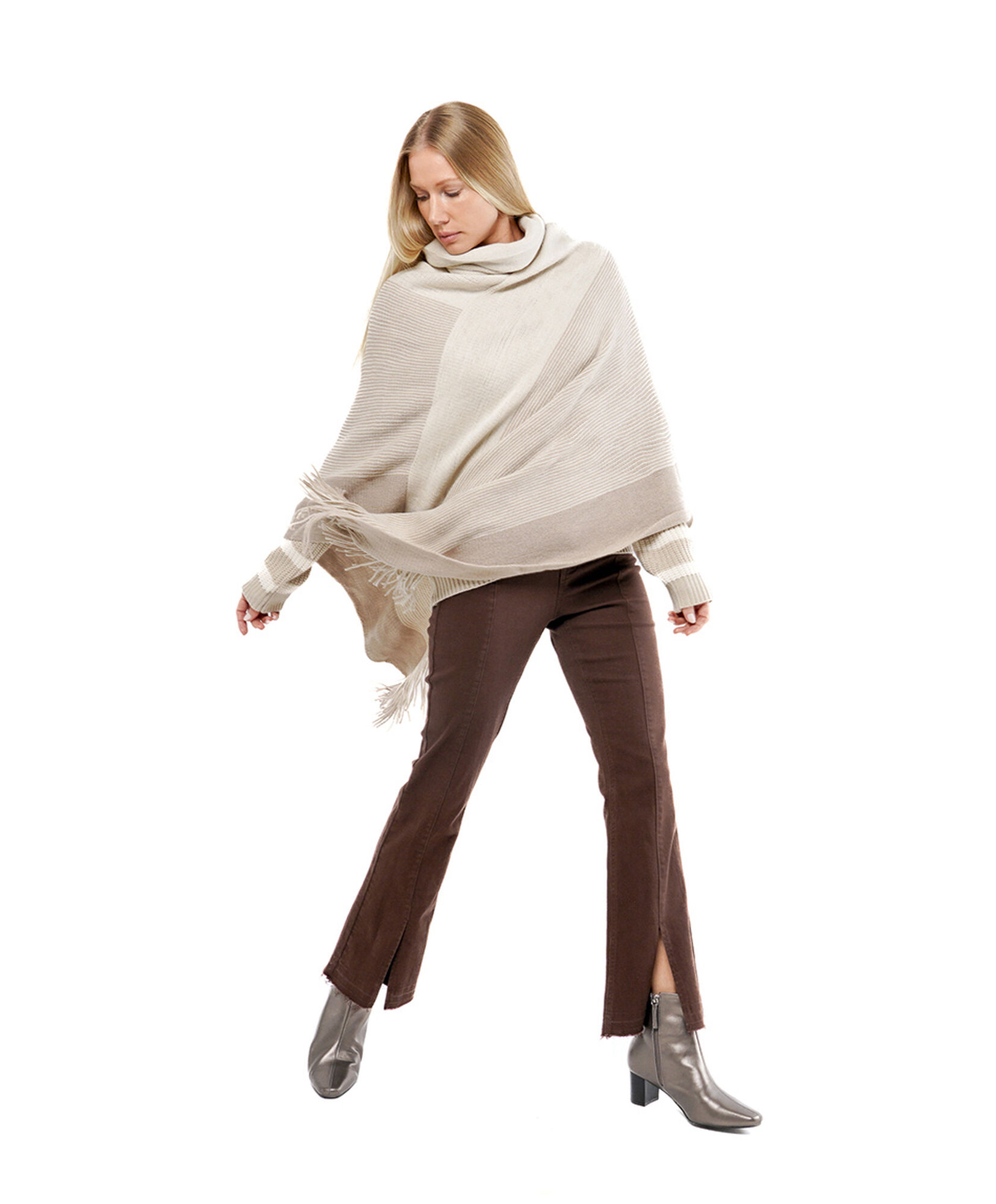 Poncho mujer bicolor flecos Poncho mujer bicolor flecos