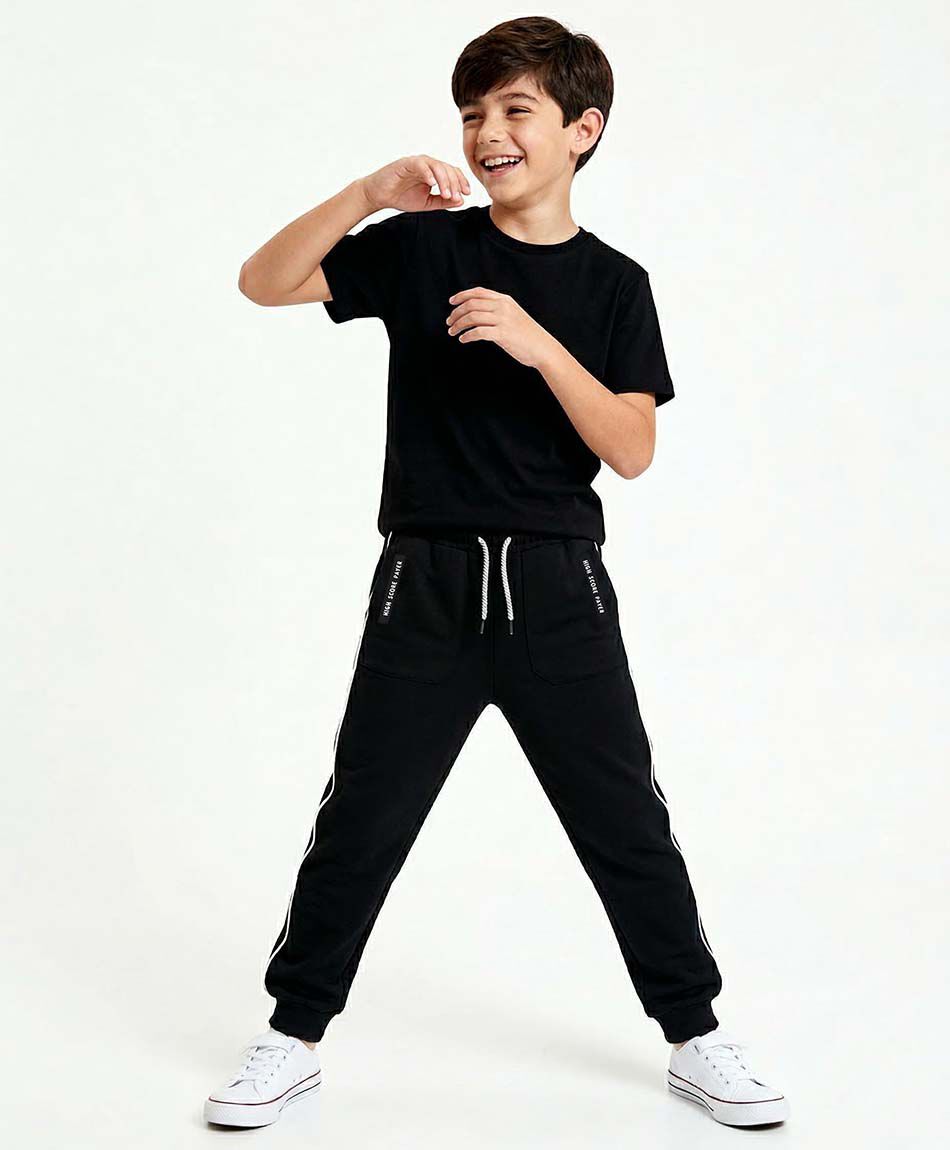 Pantal&oacute;n buzo ni&ntilde;o l&iacute;nea blanca