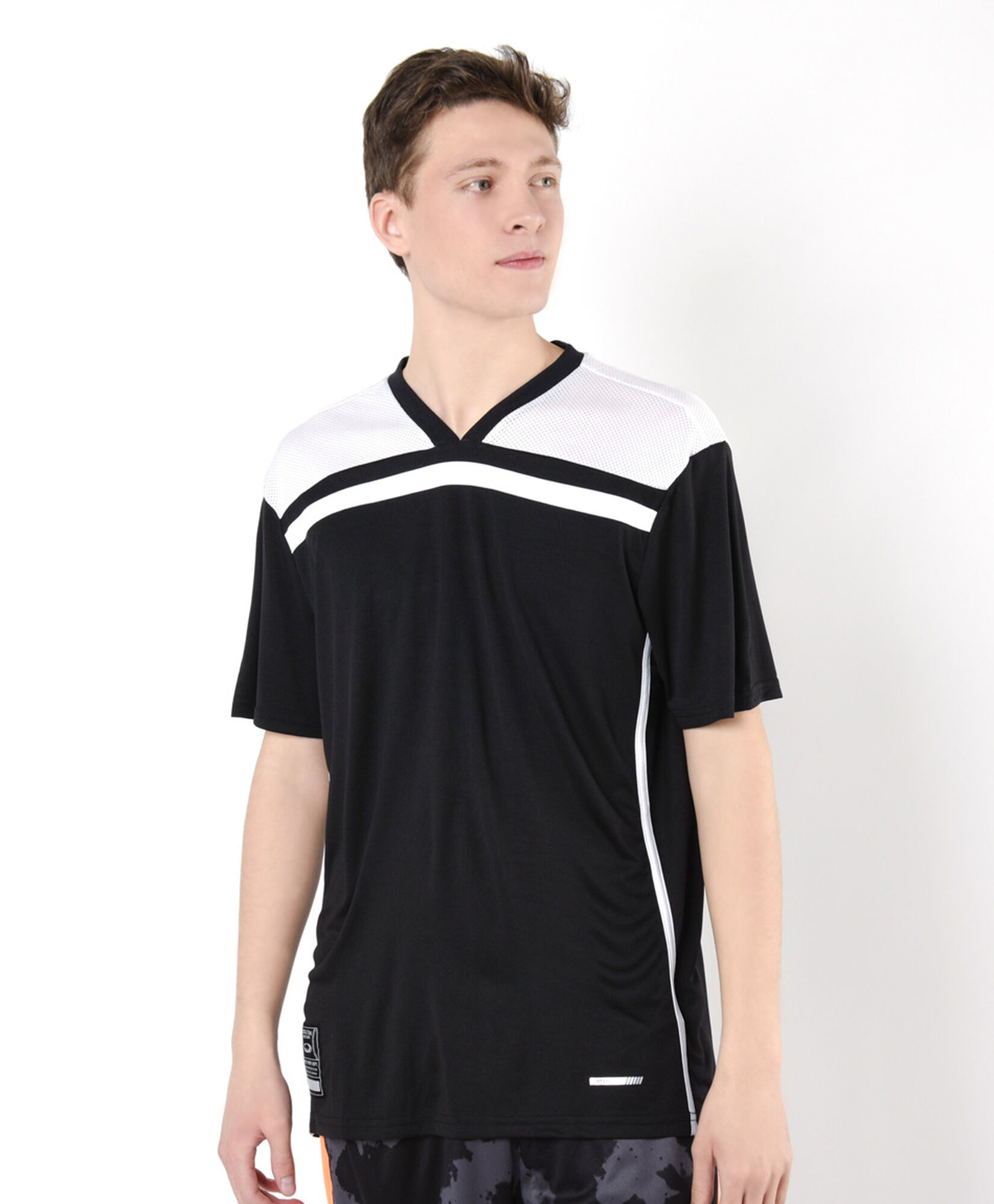 Polera deportiva hombre bicolor cuello en v Polera deportiva hombre bicolor cuello en v