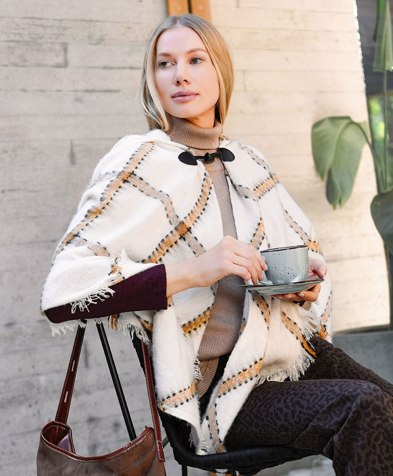 Poncho mujer cuadros y gorro Poncho mujer cuadros y gorro