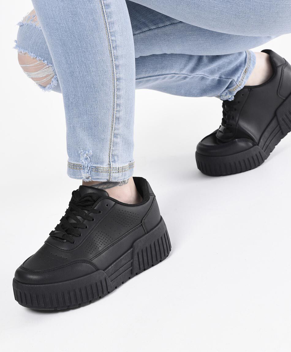 Zapatilla mujer puntos calados plataforma