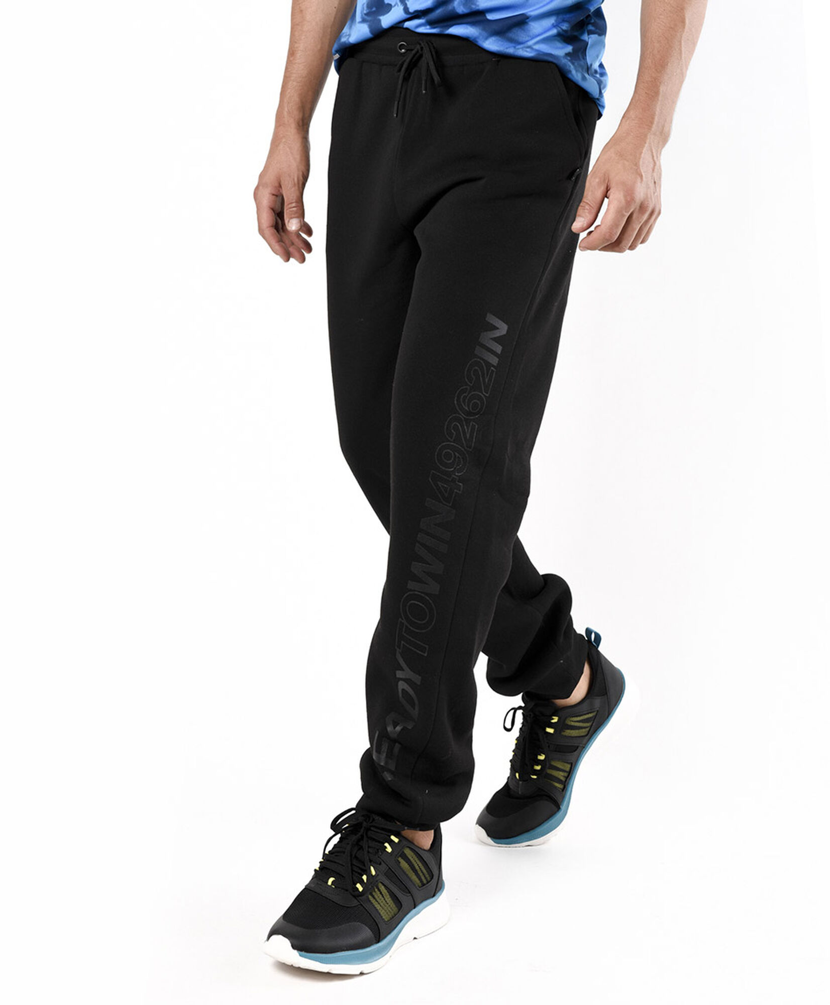Pantalón de buzo hombre texto Pantalón de buzo hombre texto