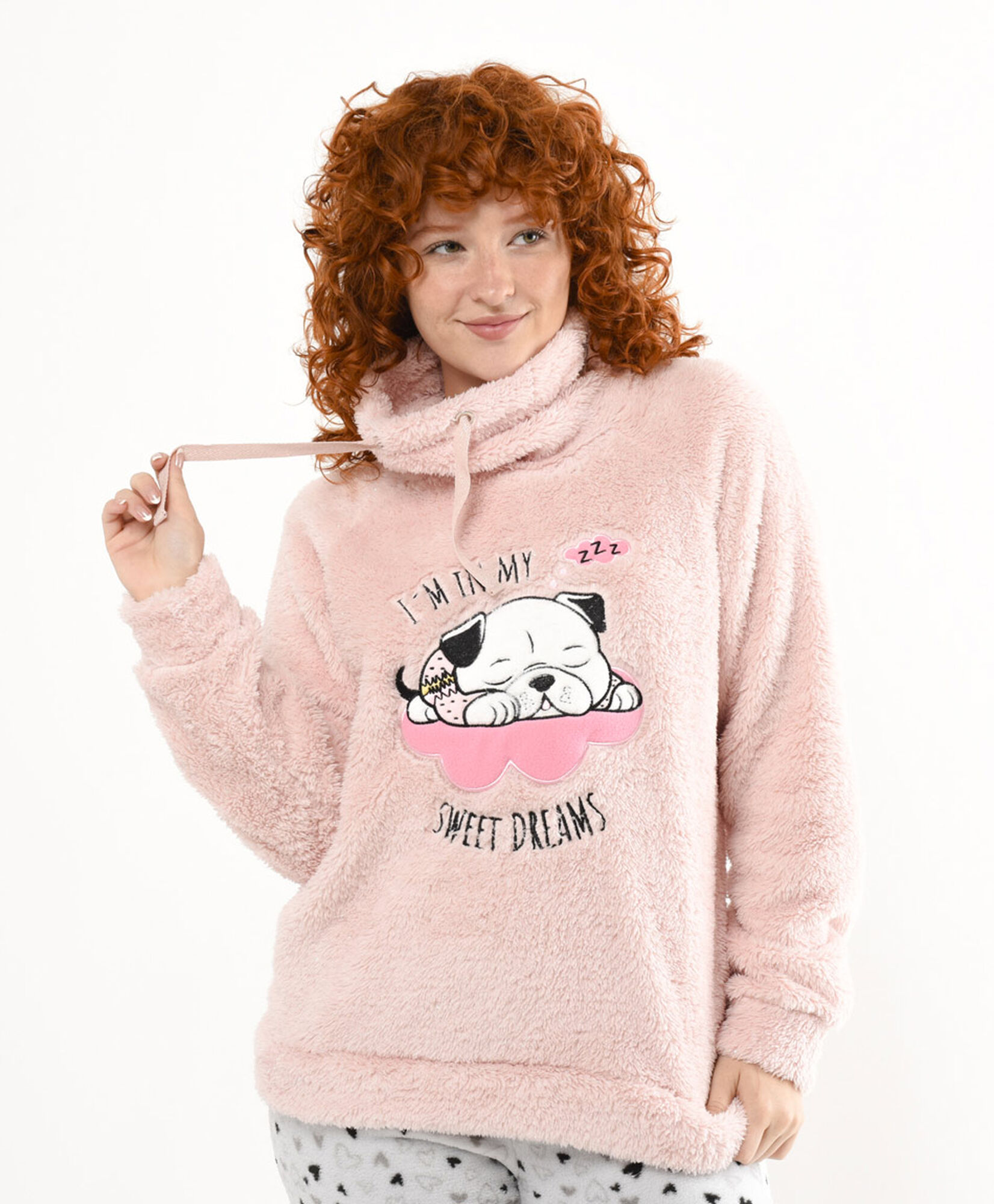 Polerón bata mujer estampado perrito cuello alto Polerón bata mujer estampado perrito cuello alto