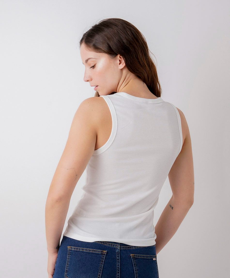 Polera mujer canal&eacute; escote blanca