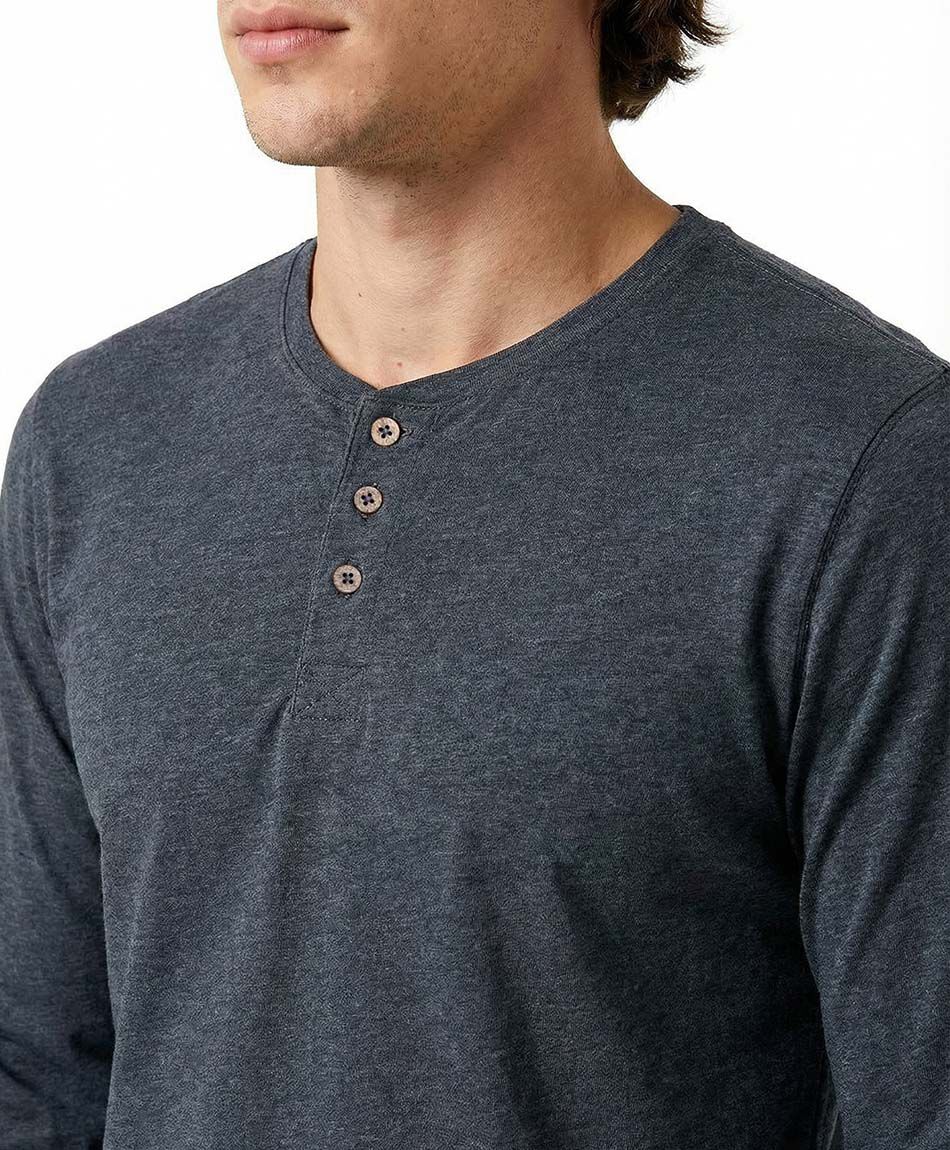 Polera hombre botones manga larga