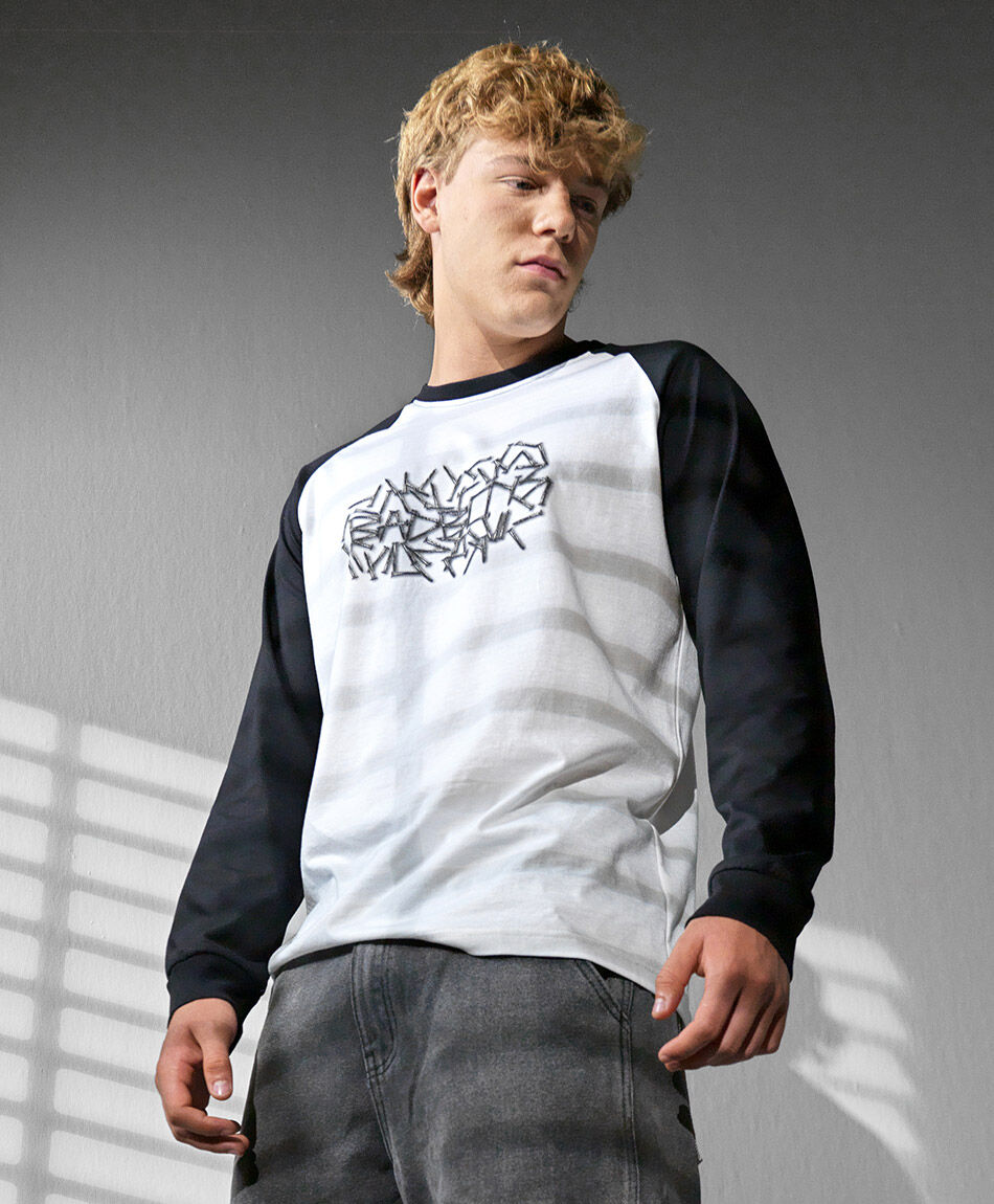 Polera hombre bicolor clavos