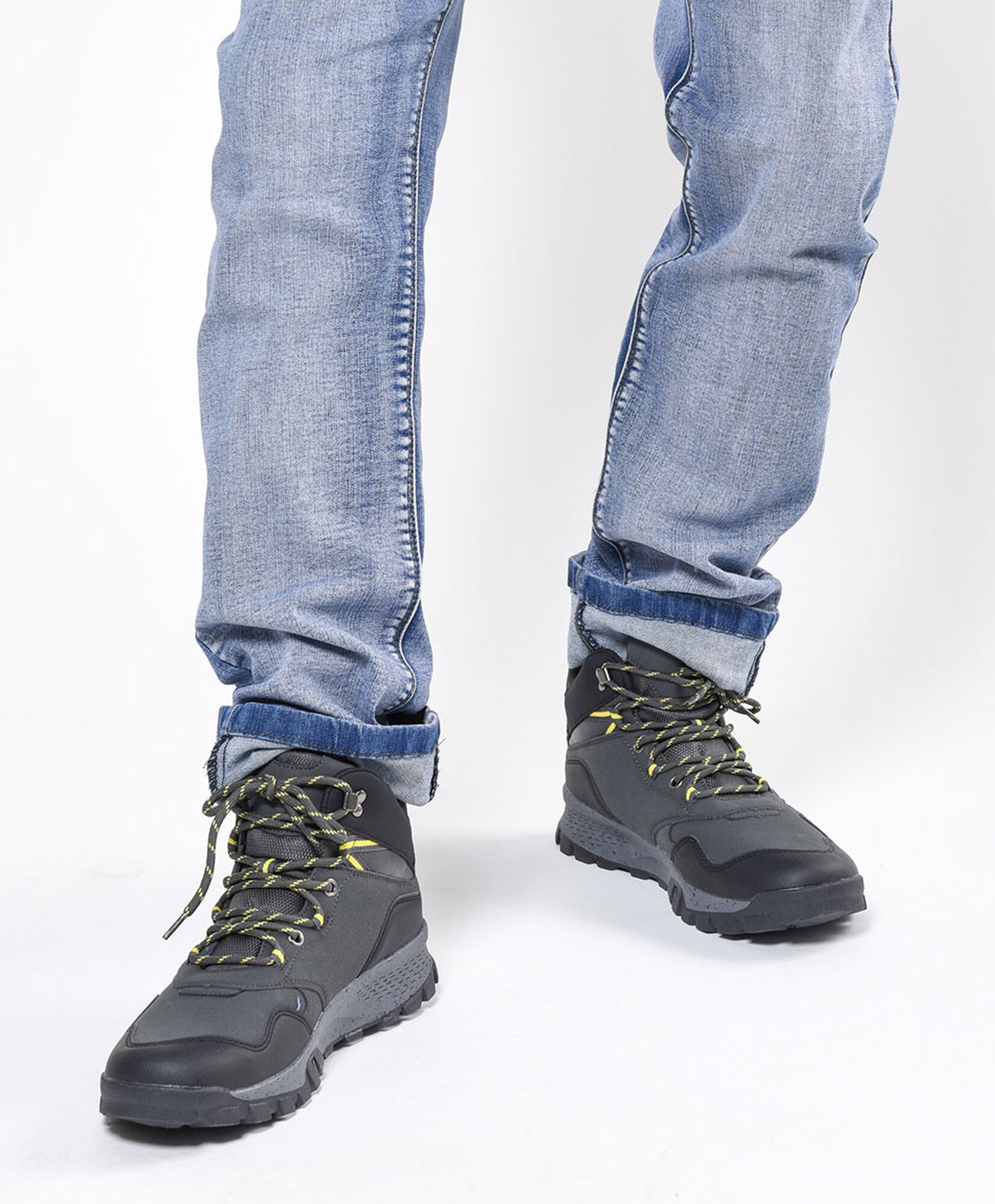 Zapatilla hombre outdoor costuras Zapatilla hombre outdoor costuras