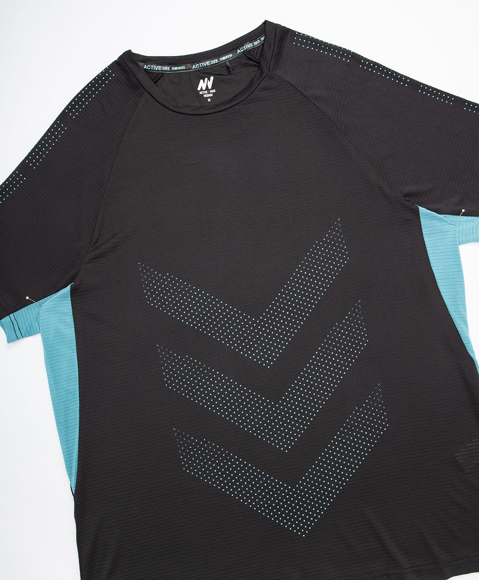 Polera deportiva hombre flechas bajas