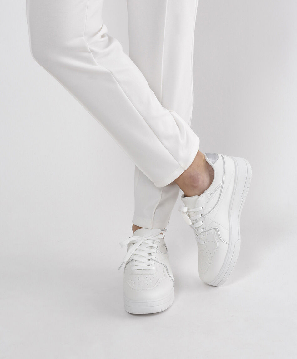 Zapatilla mujer puntos calados