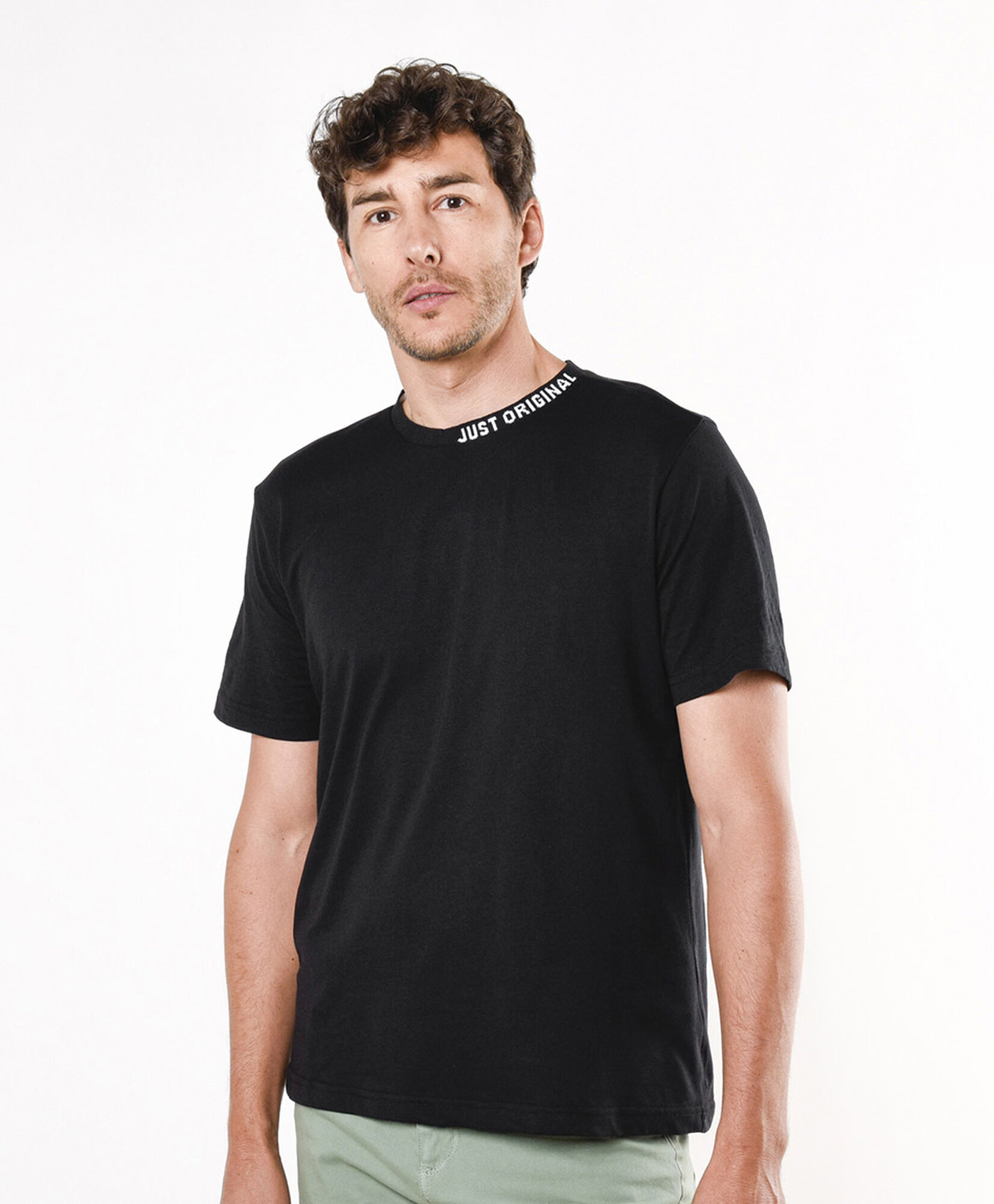 Polera hombre texto cuello Polera hombre texto cuello