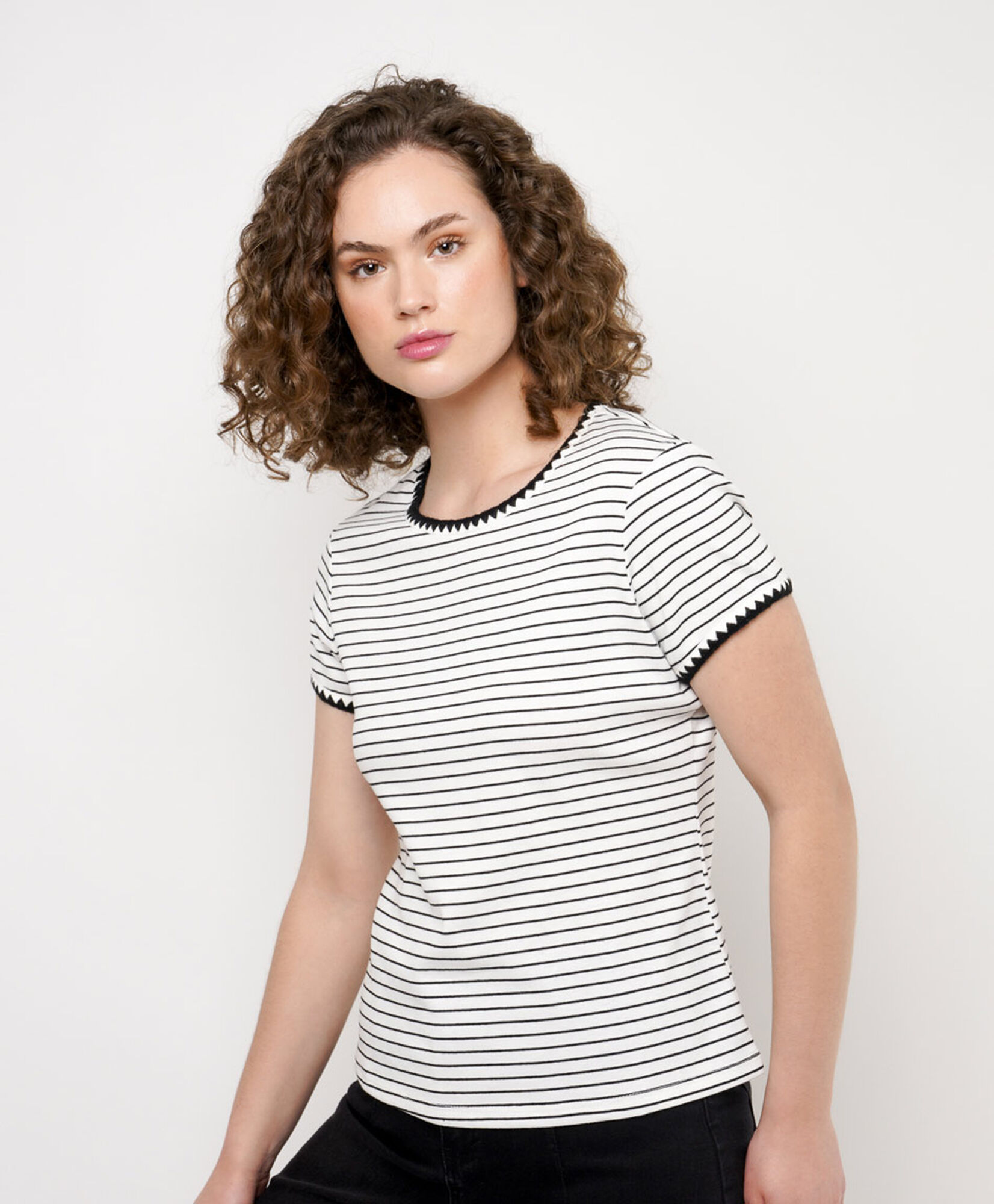 Polera mujer triángulos cuello Polera mujer triángulos cuello