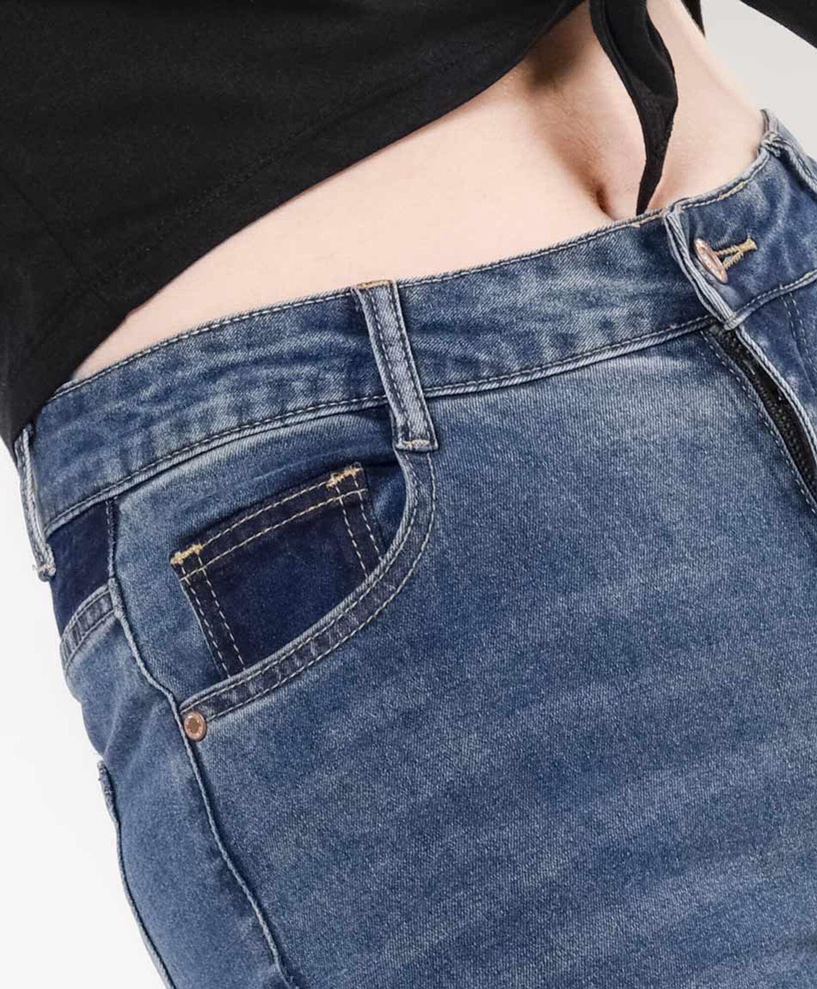 Jeans mujer detalles azules Jeans mujer detalles azules