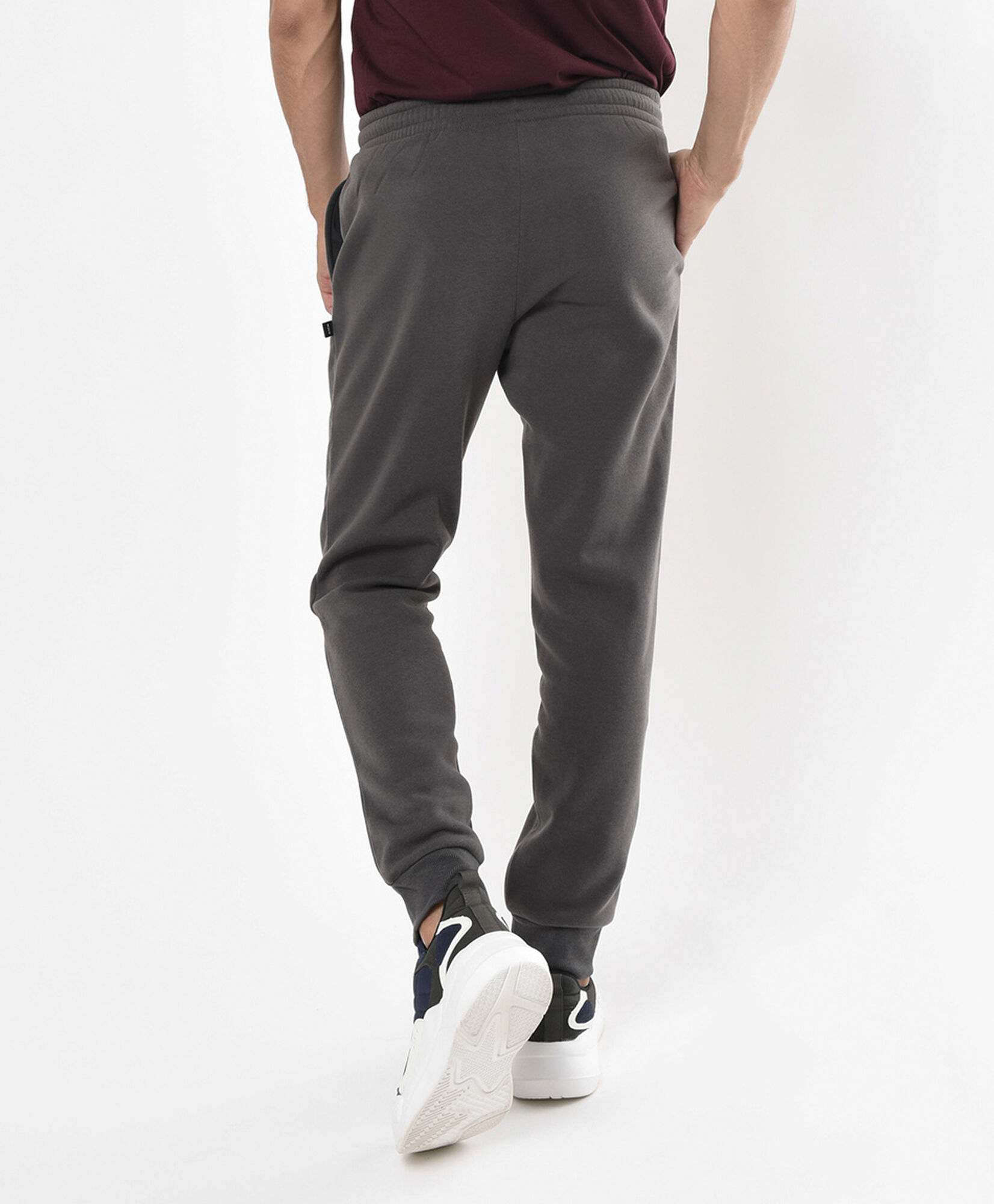 Pantalón de buzo hombre básico slim fit Pantalón de buzo hombre básico slim fit