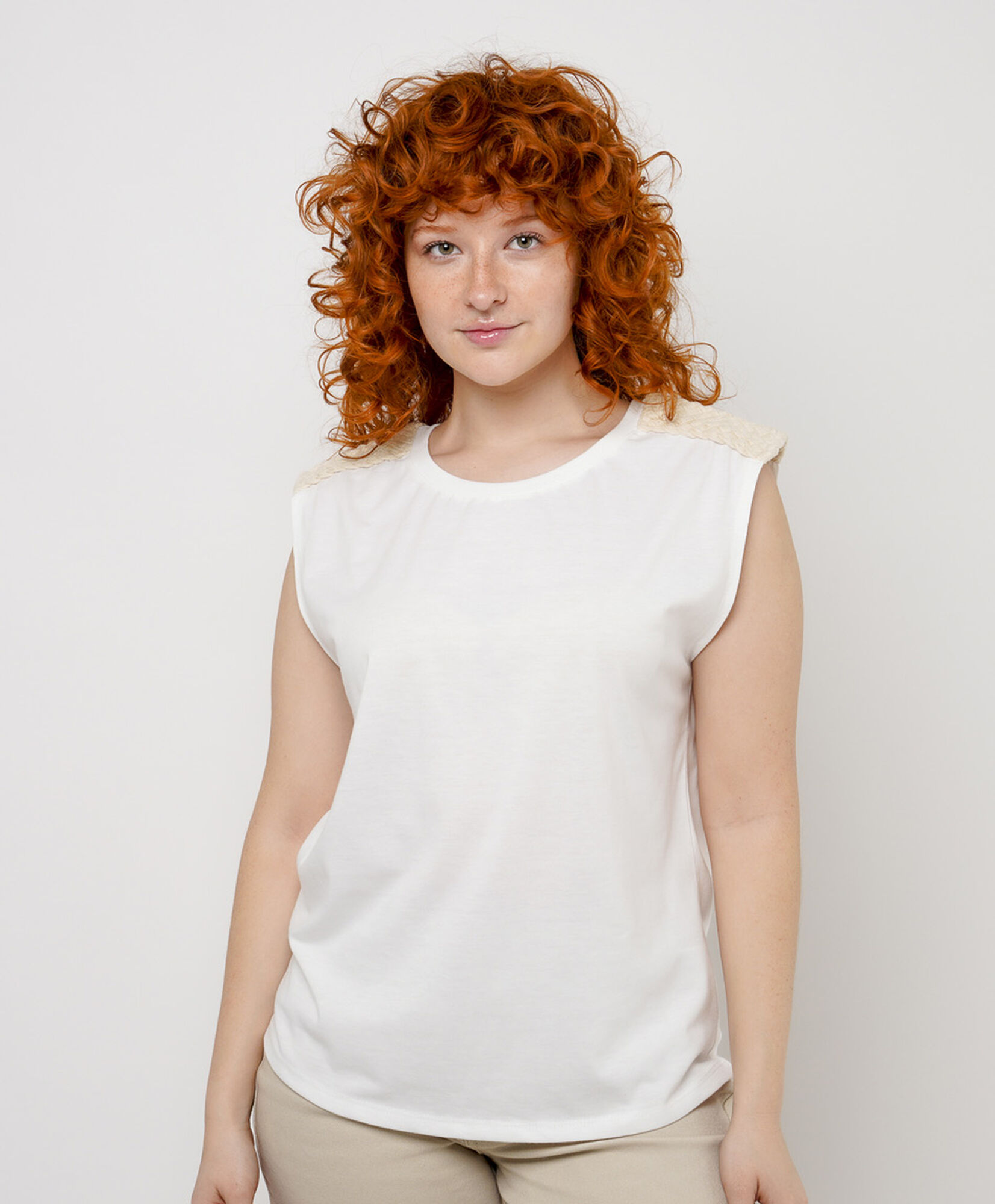 Polera mujer adorno hombros Polera mujer adorno hombros