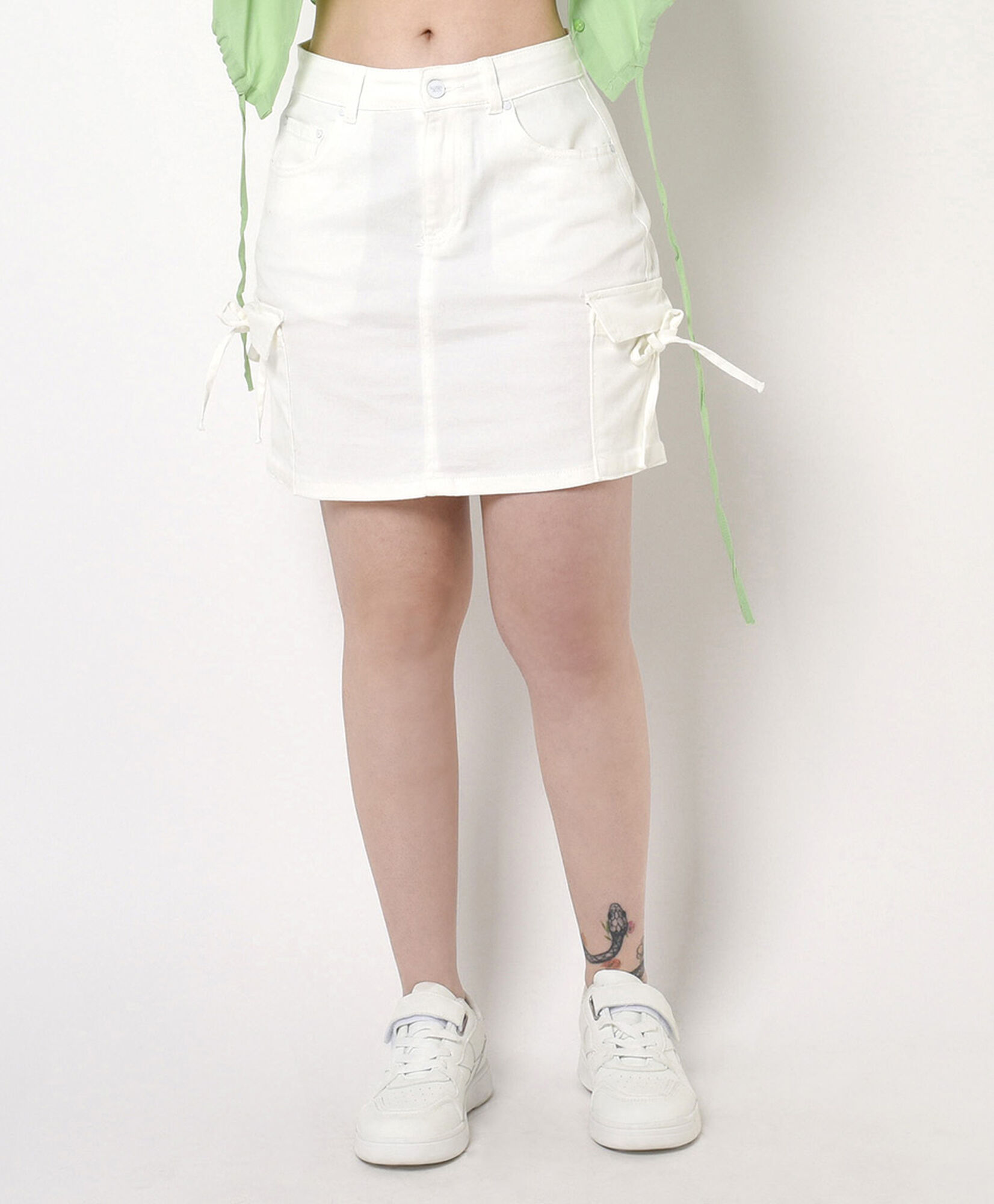 Mini falda mujer blanca cargo lazos Mini falda mujer blanca cargo lazos
