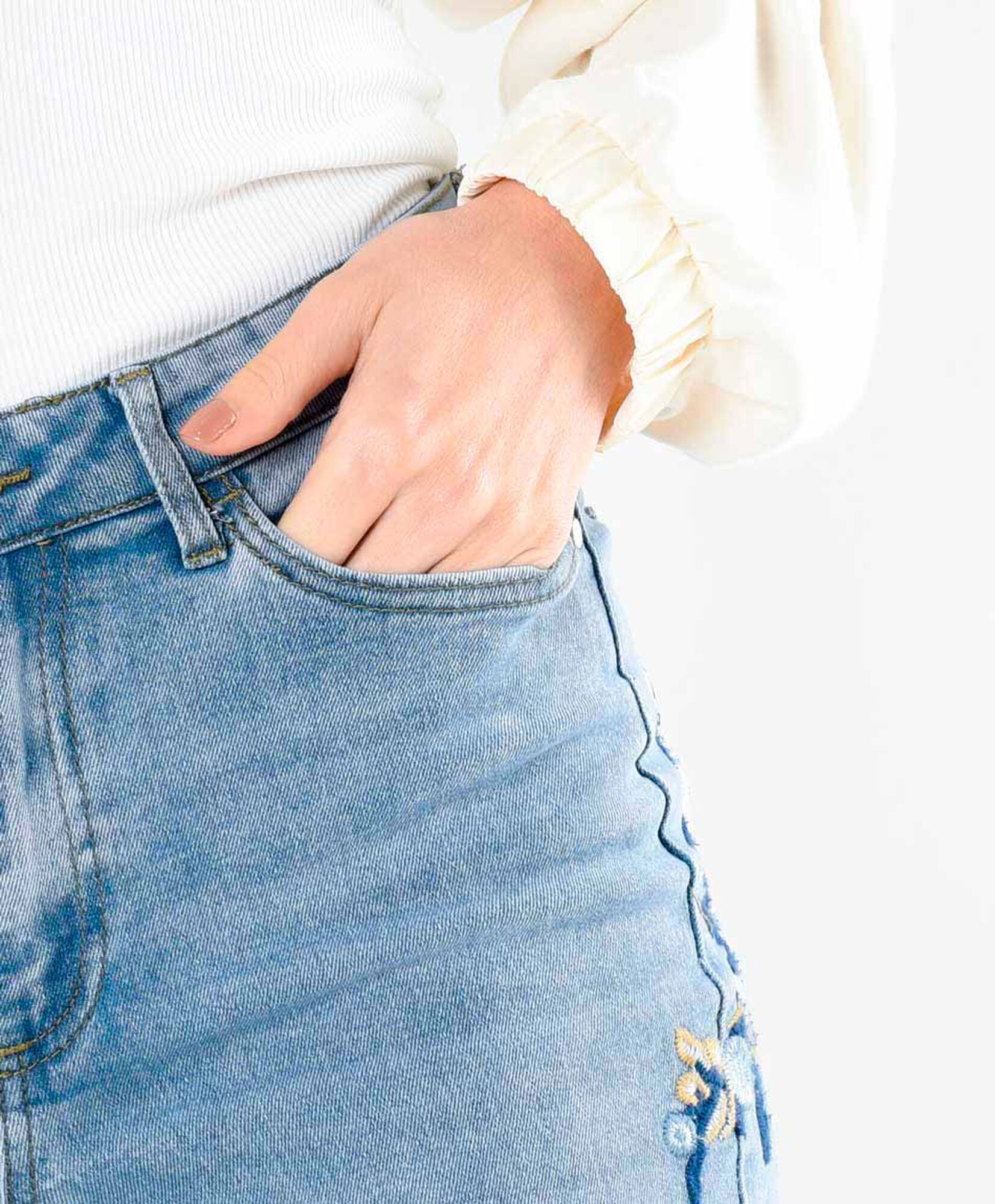 Jeans mujer brodado flores skinny fit Jeans mujer brodado flores skinny fit